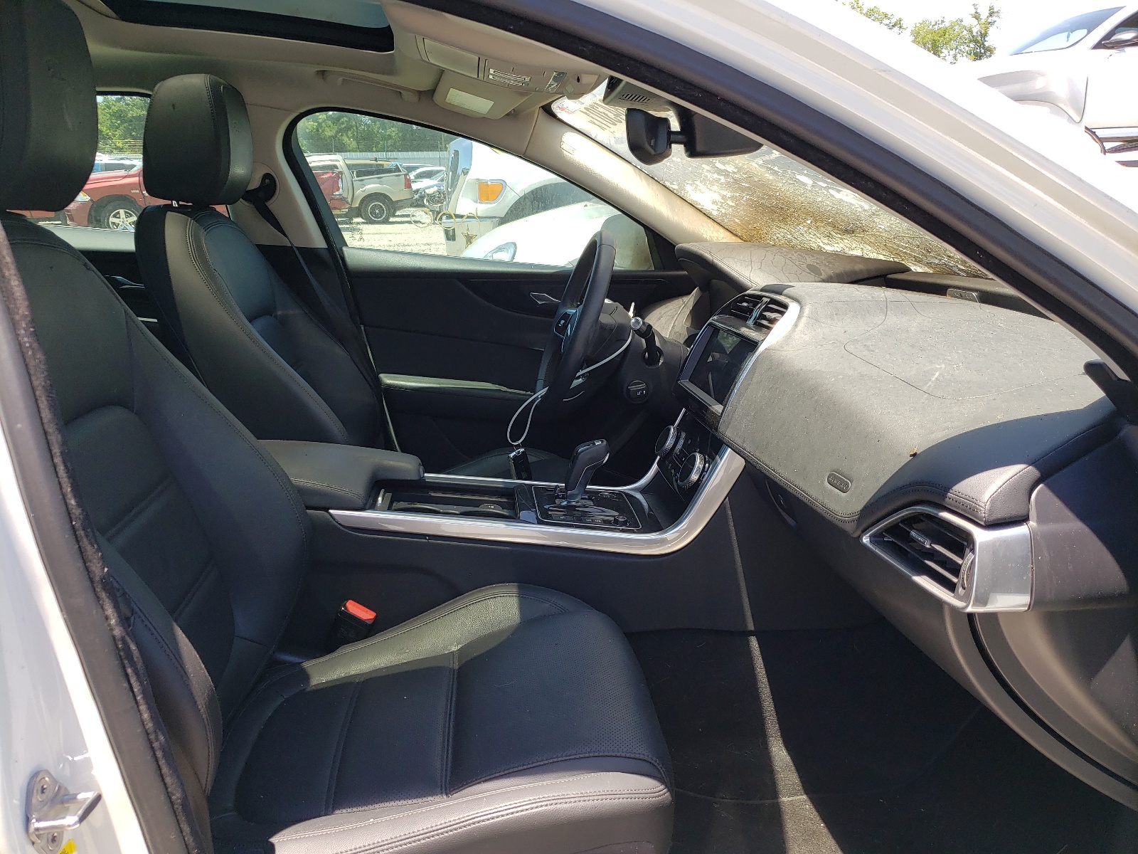 Photo 5 from auction – 2020 JAGUAR XE S with VIN SAJAE4FX7LCP60657