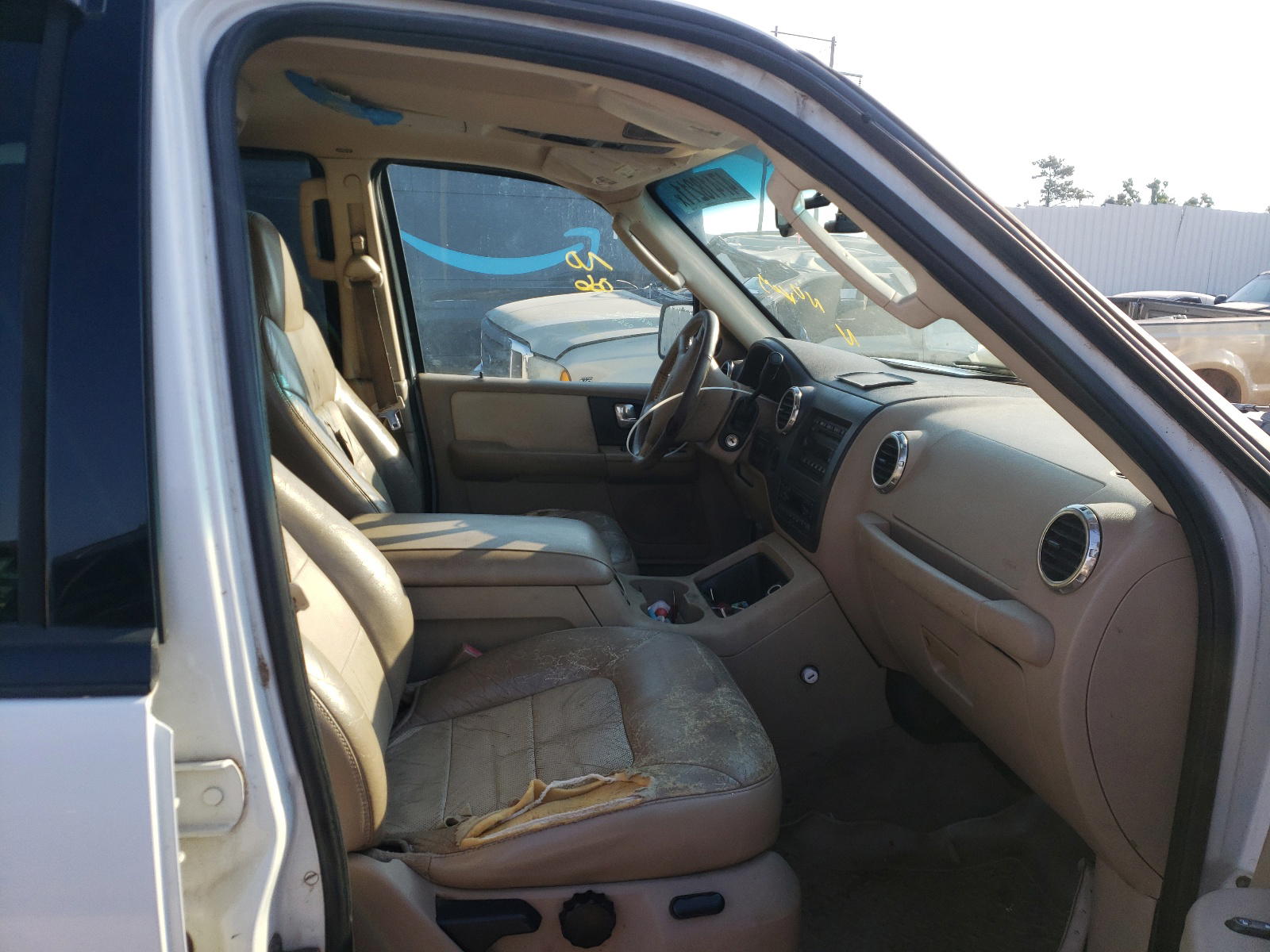 Photo 5 from auction – 2004 FORD EXPEDITION with VIN 1FMFU18L14LB74419