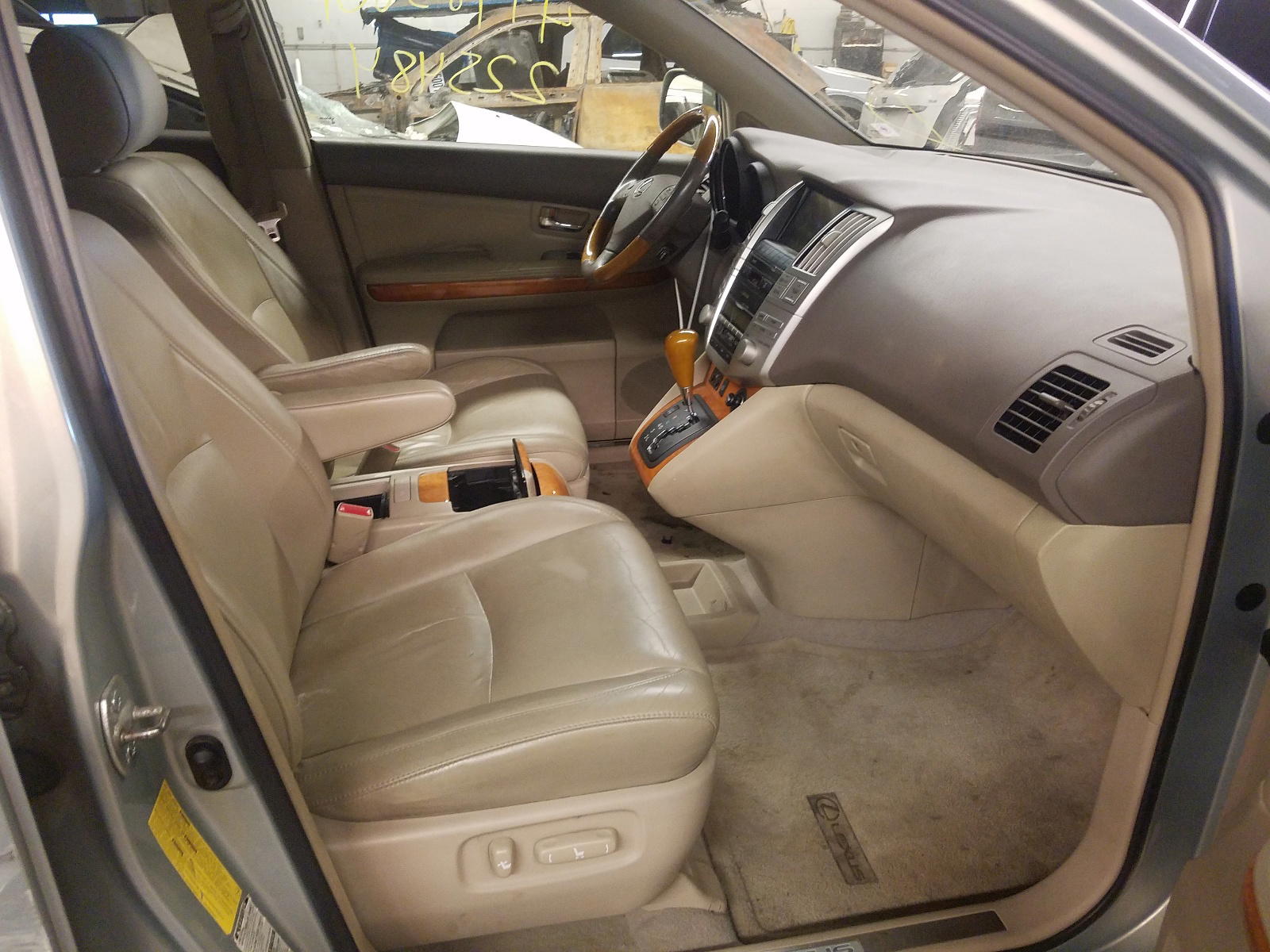 Photo 5 from auction – 2005 LEXUS RX 330 with VIN 2T2HA31U15C051485