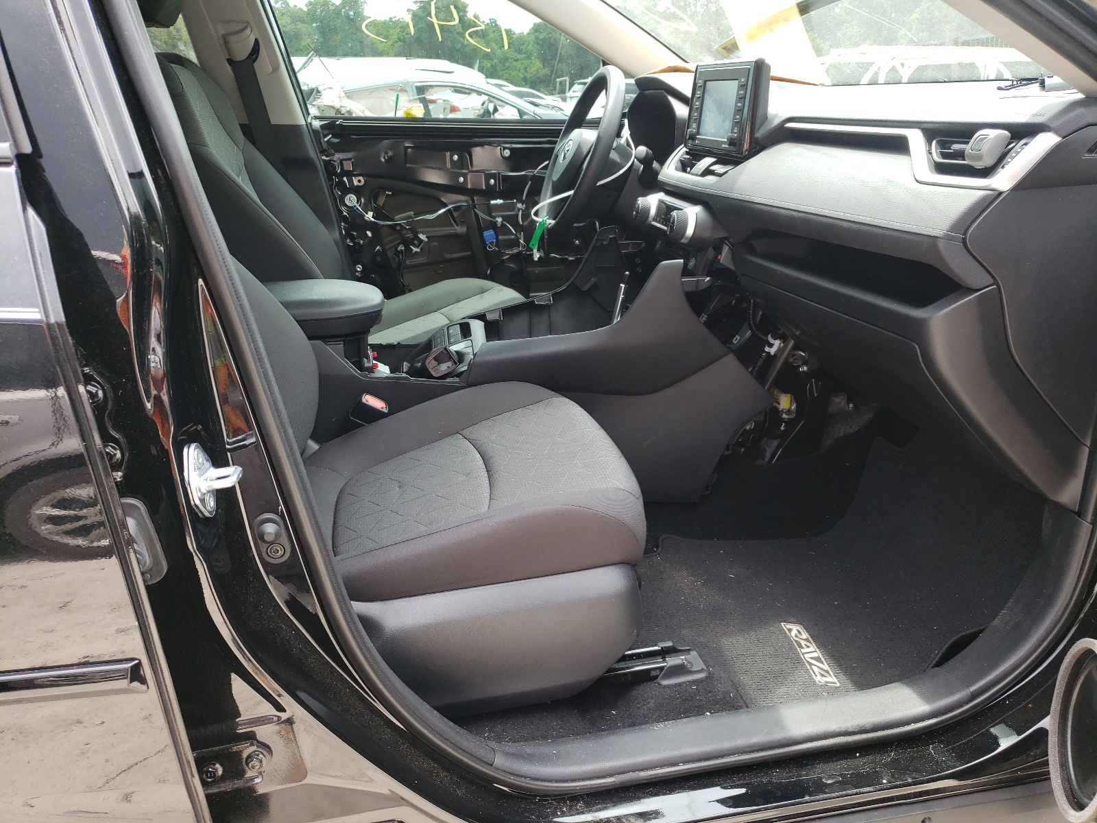 Photo 5 from auction – 2021 TOYOTA RAV4 XLE with VIN 2T3W1RFV7MC095660