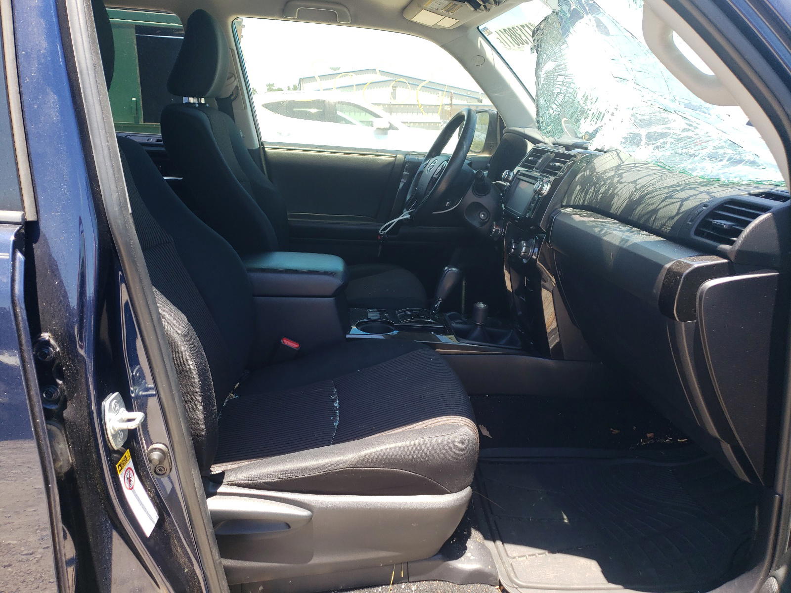Photo 5 from auction – 2015 TOYOTA 4RUNNER SR with VIN JTEBU5JR1F5213473