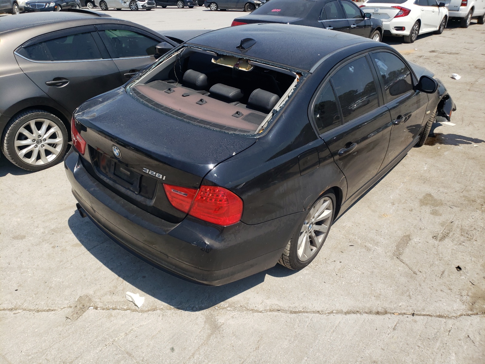 Photo 4 from auction – 2011 BMW 328 I with VIN WBAPH7G5XBNN06326
