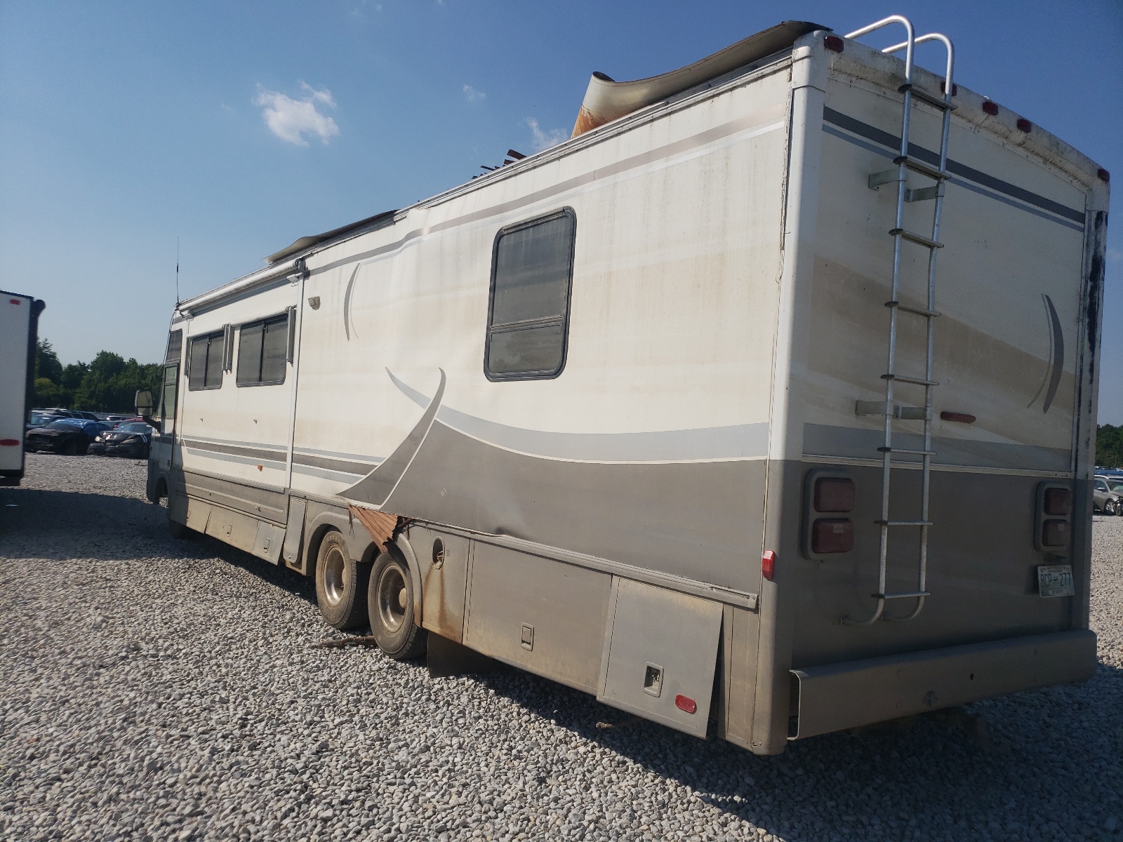 Photo 3 from auction – 1997 WINNEBAGO ADVENTURER with VIN 3FCMF53G5VJA08302