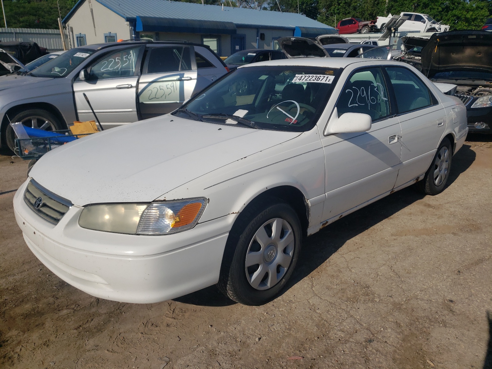 Photo 2 from auction – 2001 TOYOTA CAMRY CE with VIN 4T1BG22K51U788293