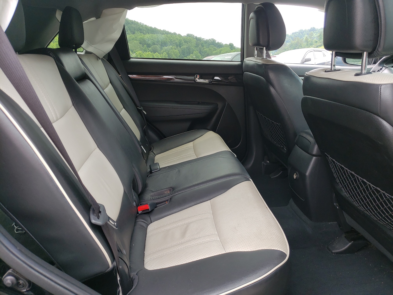 Photo 6 from auction – 2012 KIA SORENTO SX with VIN 5XYKWDA23CG210282