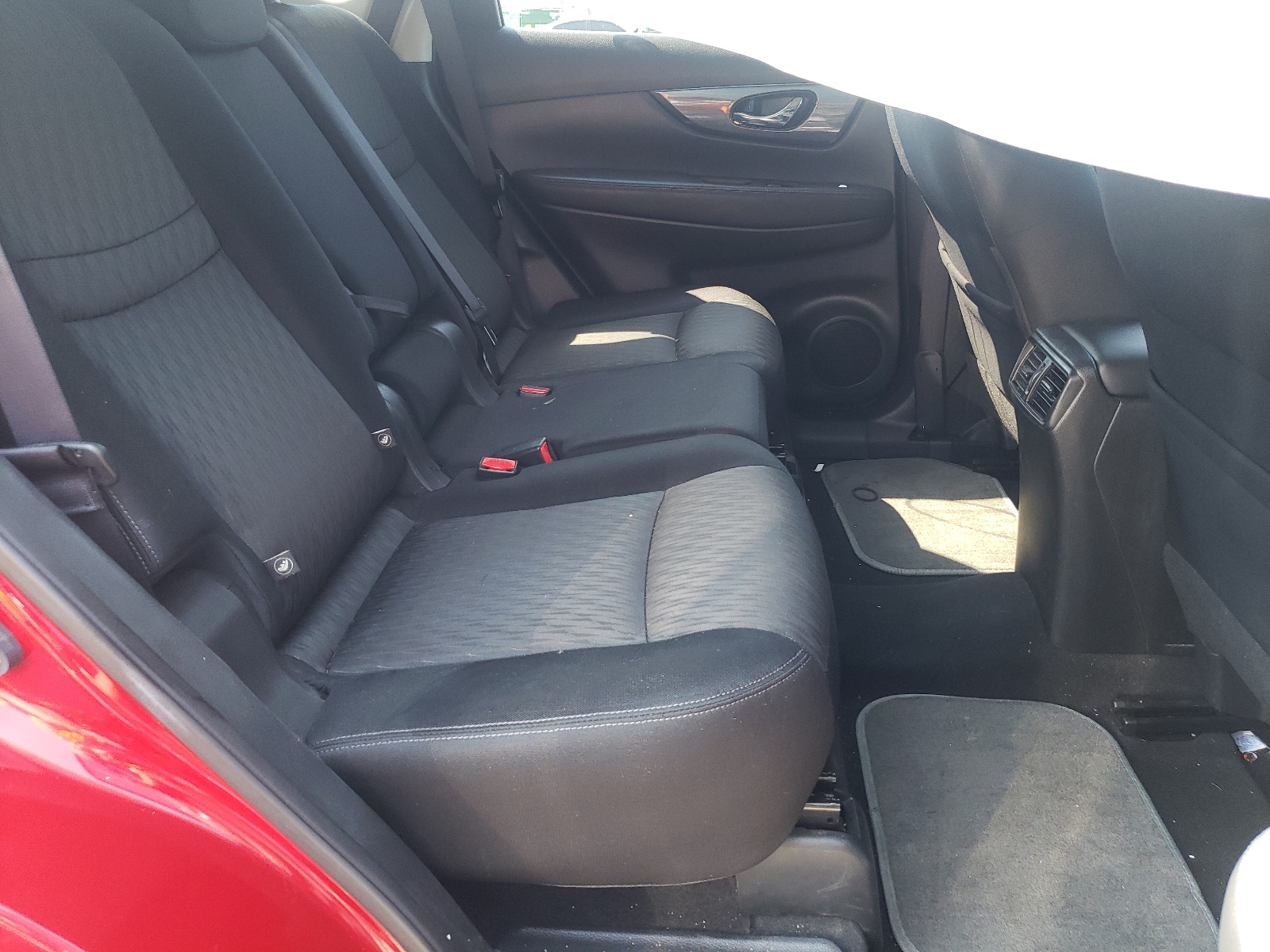 Photo 6 from auction – 2017 NISSAN ROGUE S with VIN JN8AT2MT2HW392486