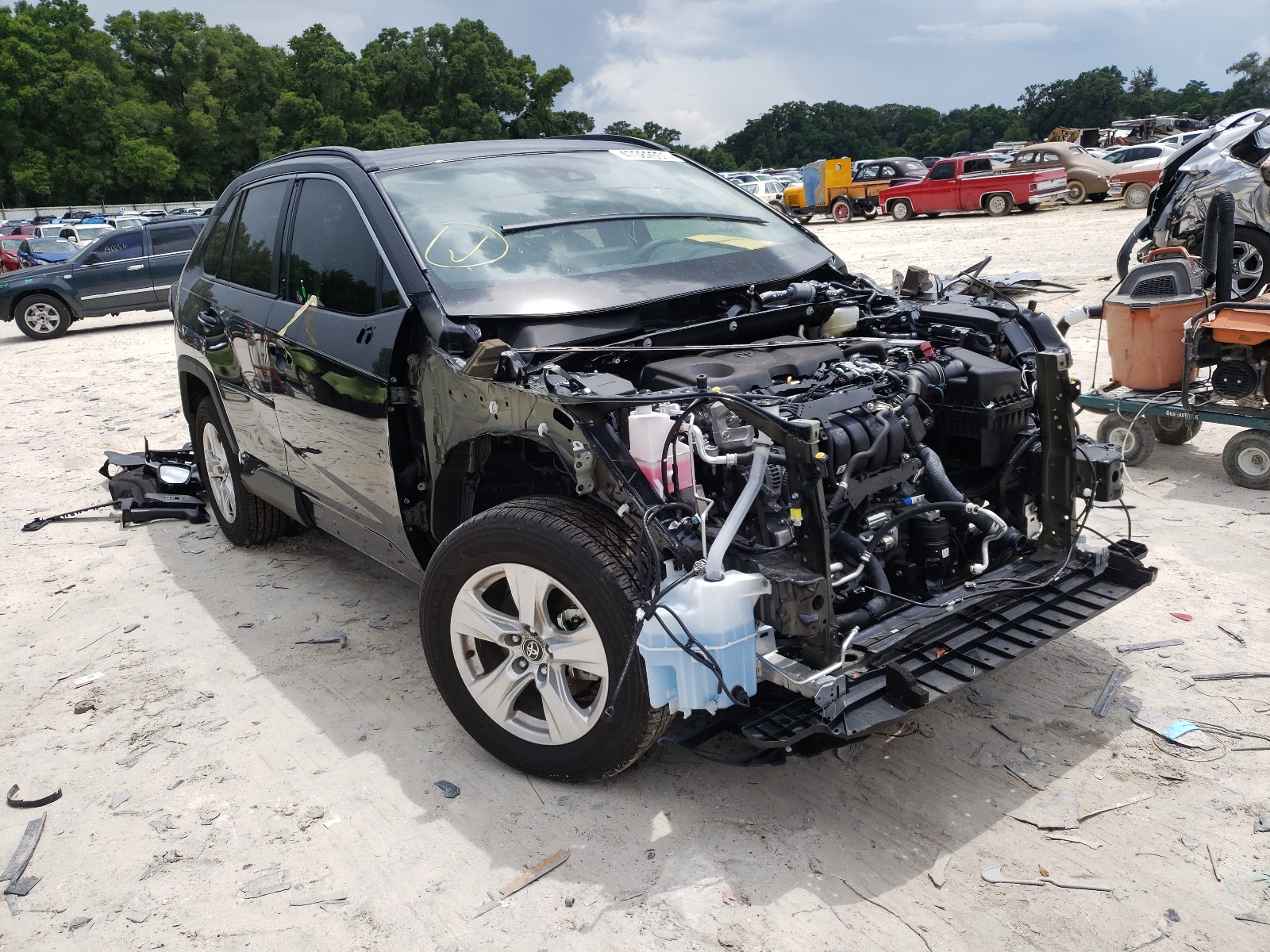 Photo 1 from auction – 2021 TOYOTA RAV4 XLE with VIN 2T3W1RFV7MC095660