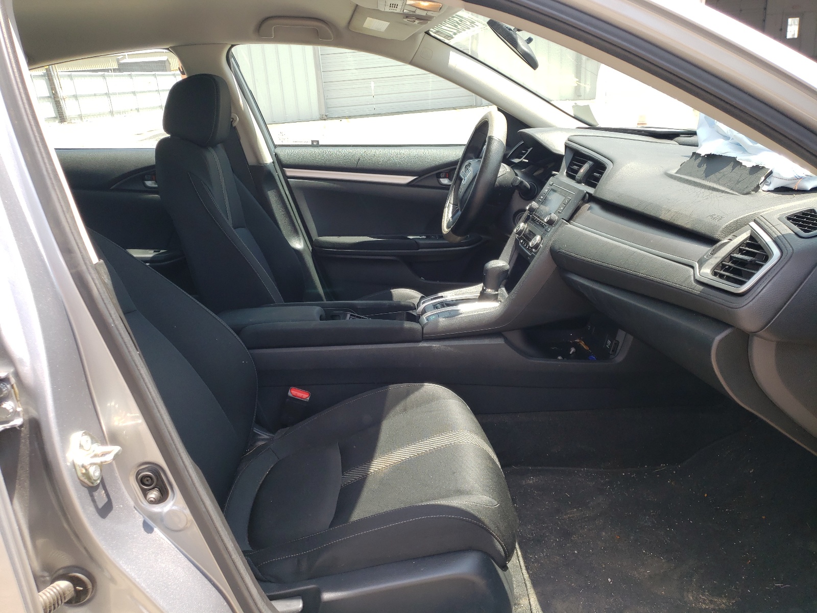 Photo 5 from auction – 2017 HONDA CIVIC LX with VIN 19XFC2F54HE011277