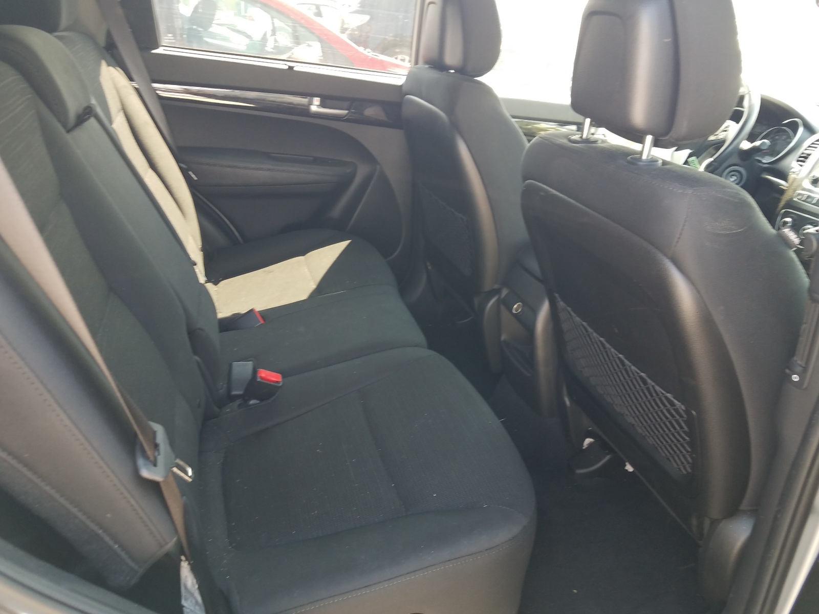 Photo 6 from auction – 2014 KIA SORENTO LX with VIN 5XYKTCA69EG443656