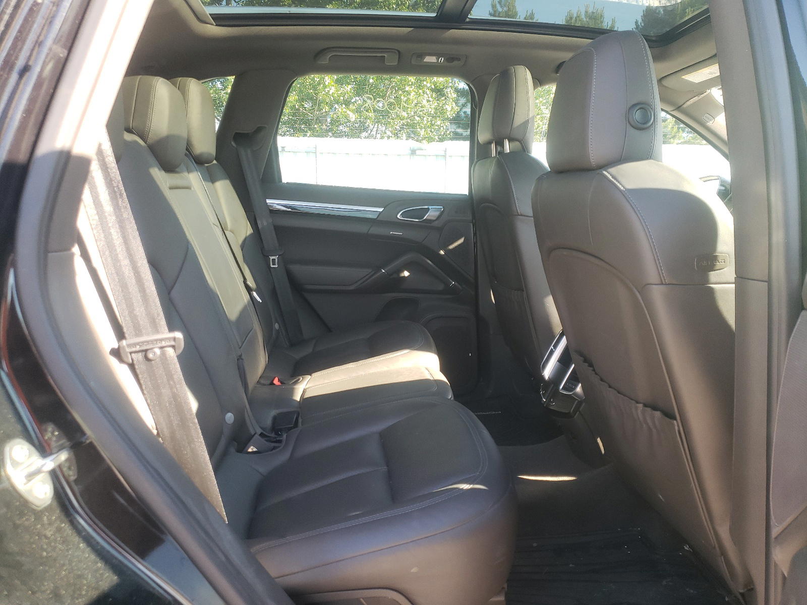 Photo 6 from auction – 2015 PORSCHE CAYENNE SE with VIN WP1AE2A28FLA52774
