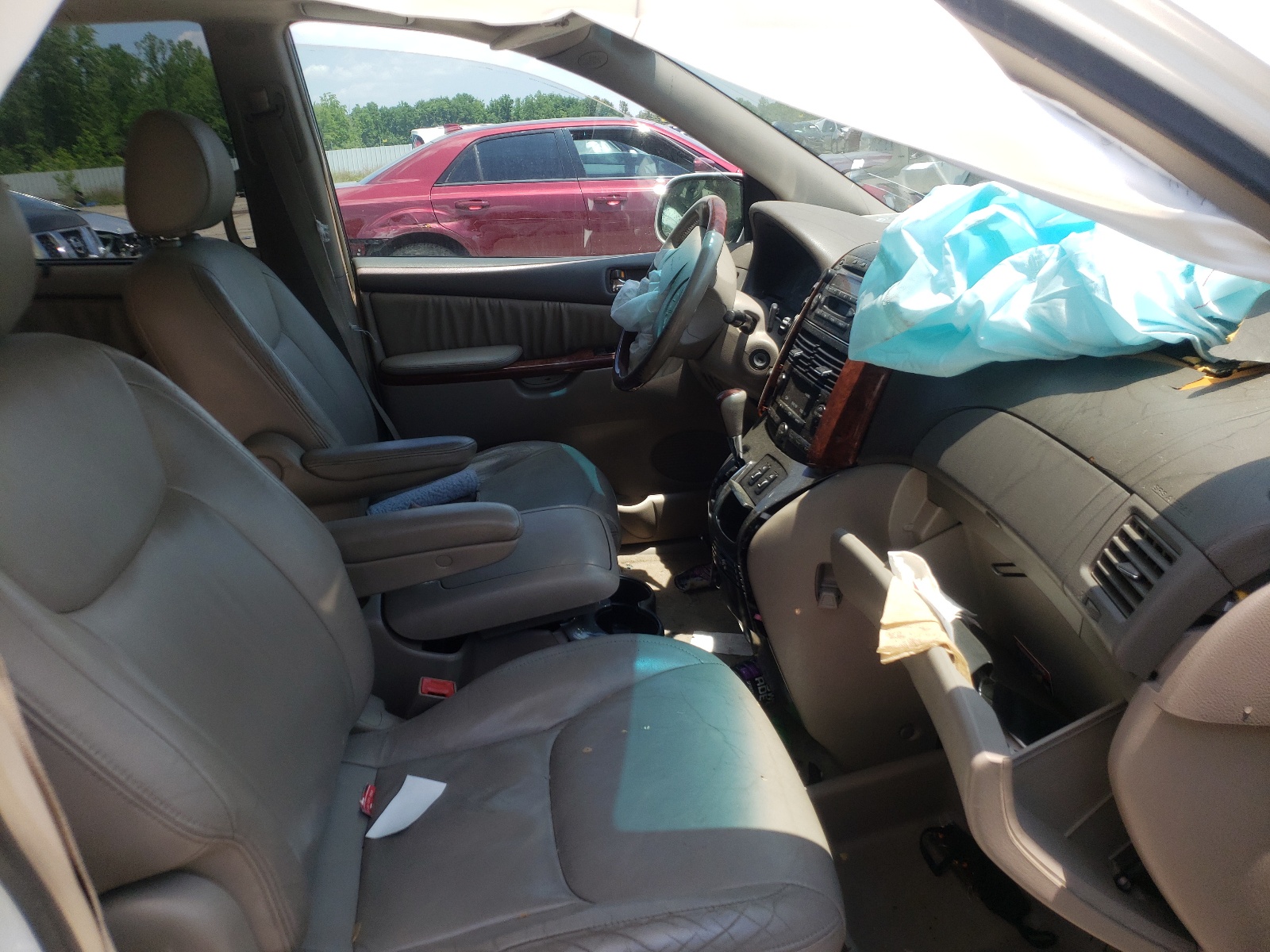 Photo 5 from auction – 2004 TOYOTA SIENNA XLE with VIN 5TDZA22C94S172005