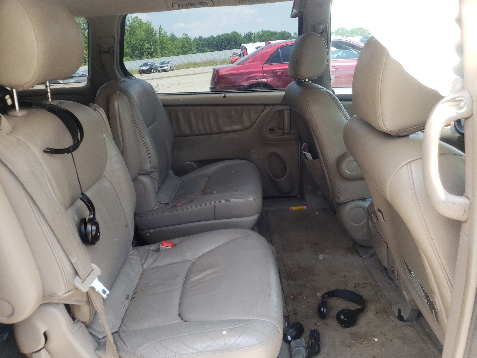 Photo 6 from auction – 2004 TOYOTA SIENNA XLE with VIN 5TDZA22C94S172005