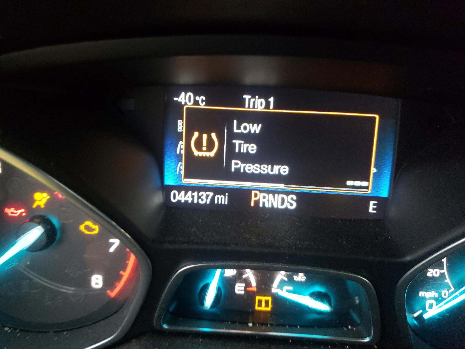 Photo 8 from auction – 2017 FORD ESCAPE S with VIN 1FMCU0F72HUD22547