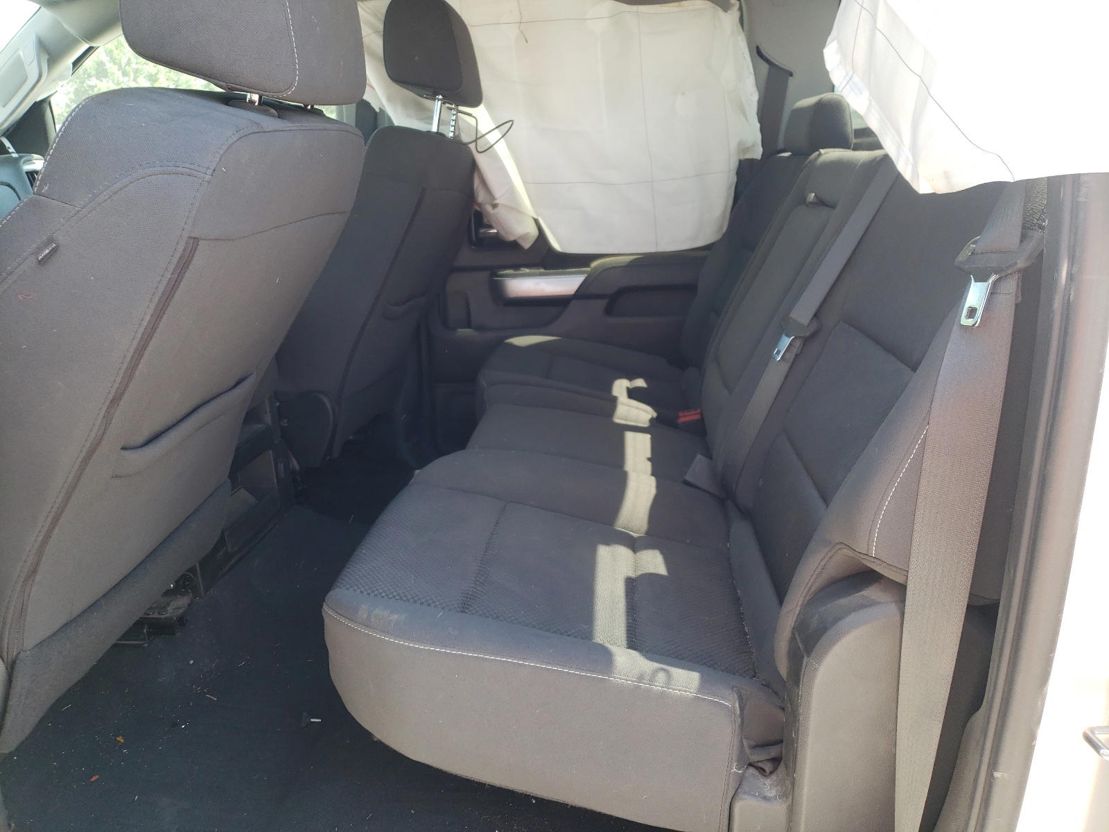Photo 5 from auction – 2018 CHEVROLET SILVERADO with VIN 3GCUKREC7JG531695