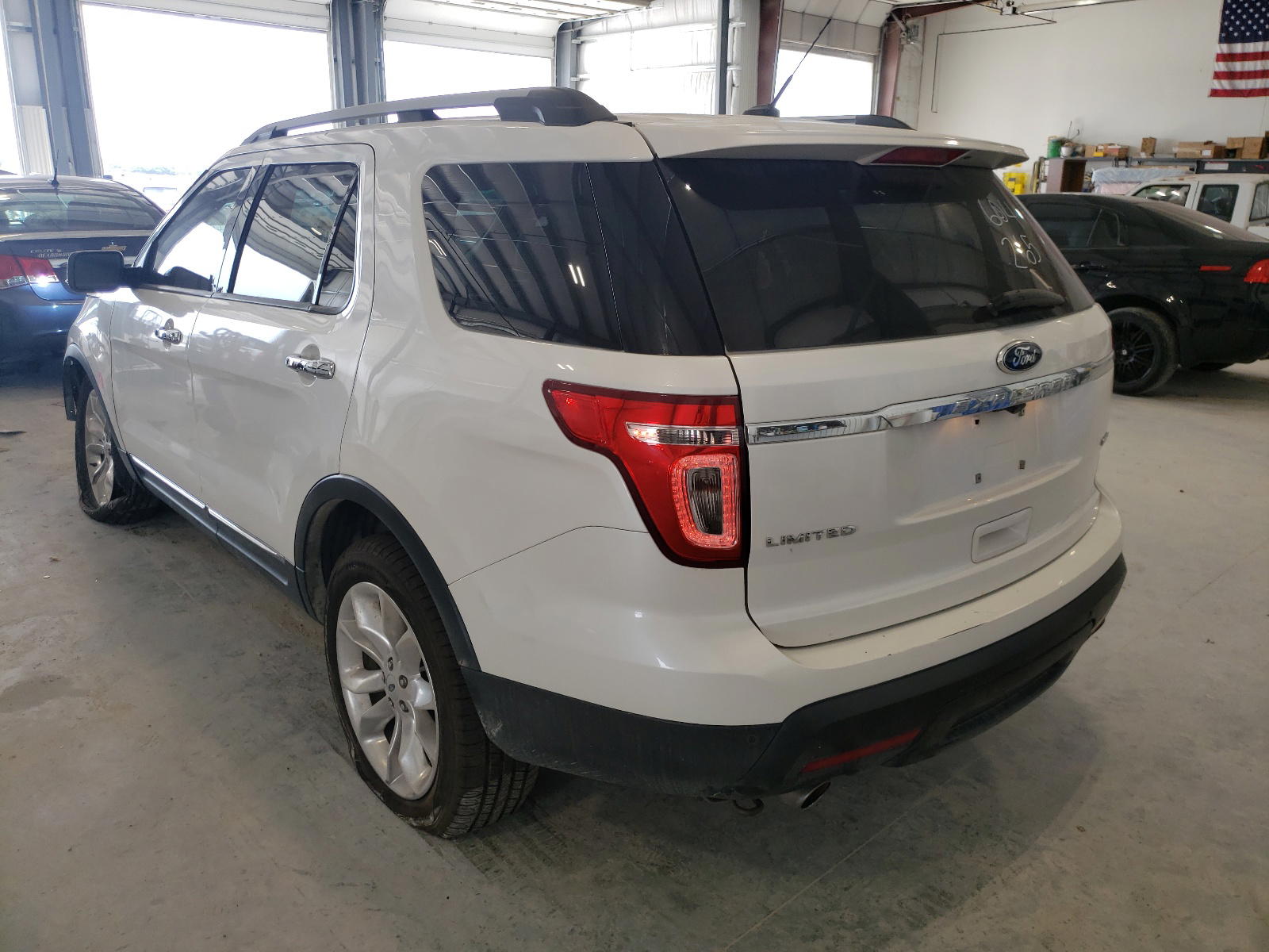 Photo 3 from auction – 2013 FORD EXPLORER L with VIN 1FM5K8F80DGB62764