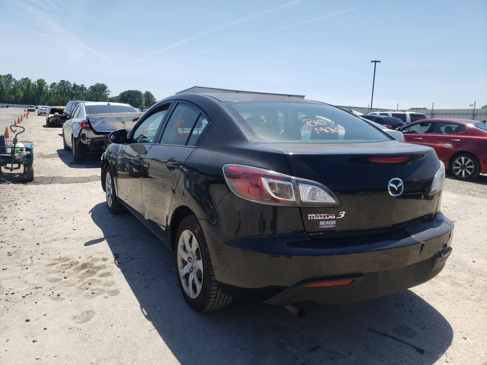 Photo 3 from auction – 2011 MAZDA 3 I with VIN JM1BL1UF0B1498072
