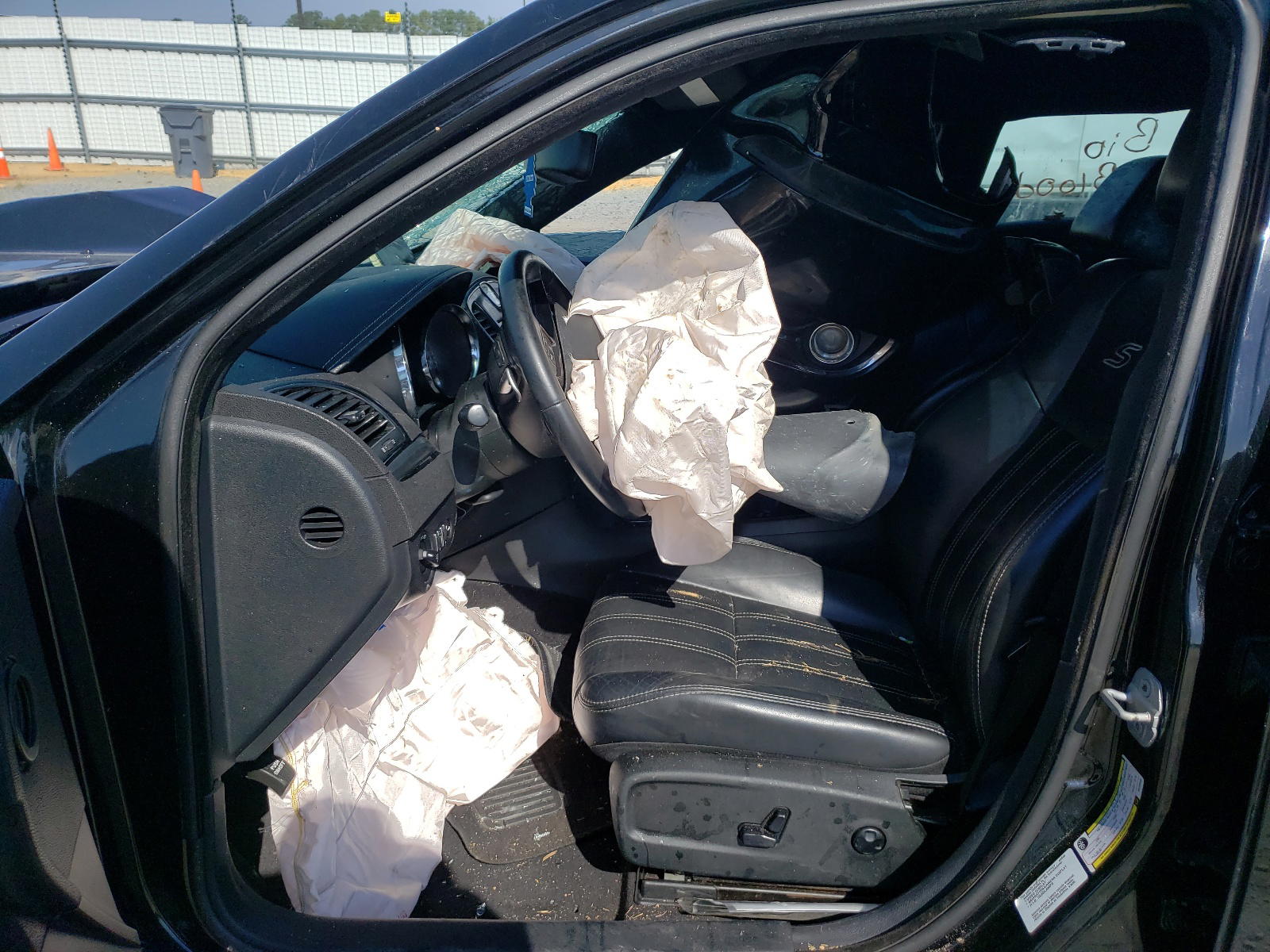 Photo 5 from auction – 2014 CHRYSLER 300 S with VIN 2C3CCABG8EH103548