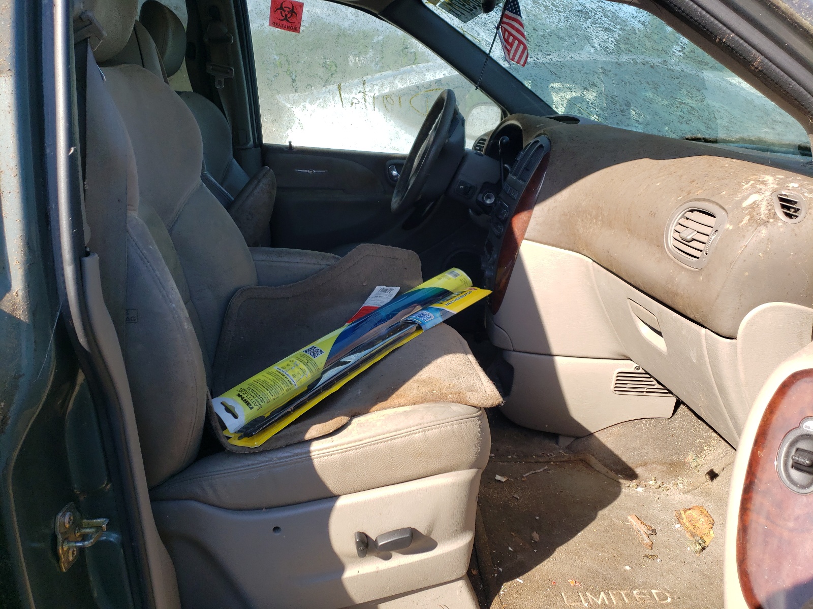 Photo 5 from auction – 2003 CHRYSLER TOWN AND C with VIN 2C8GP64L93R266546