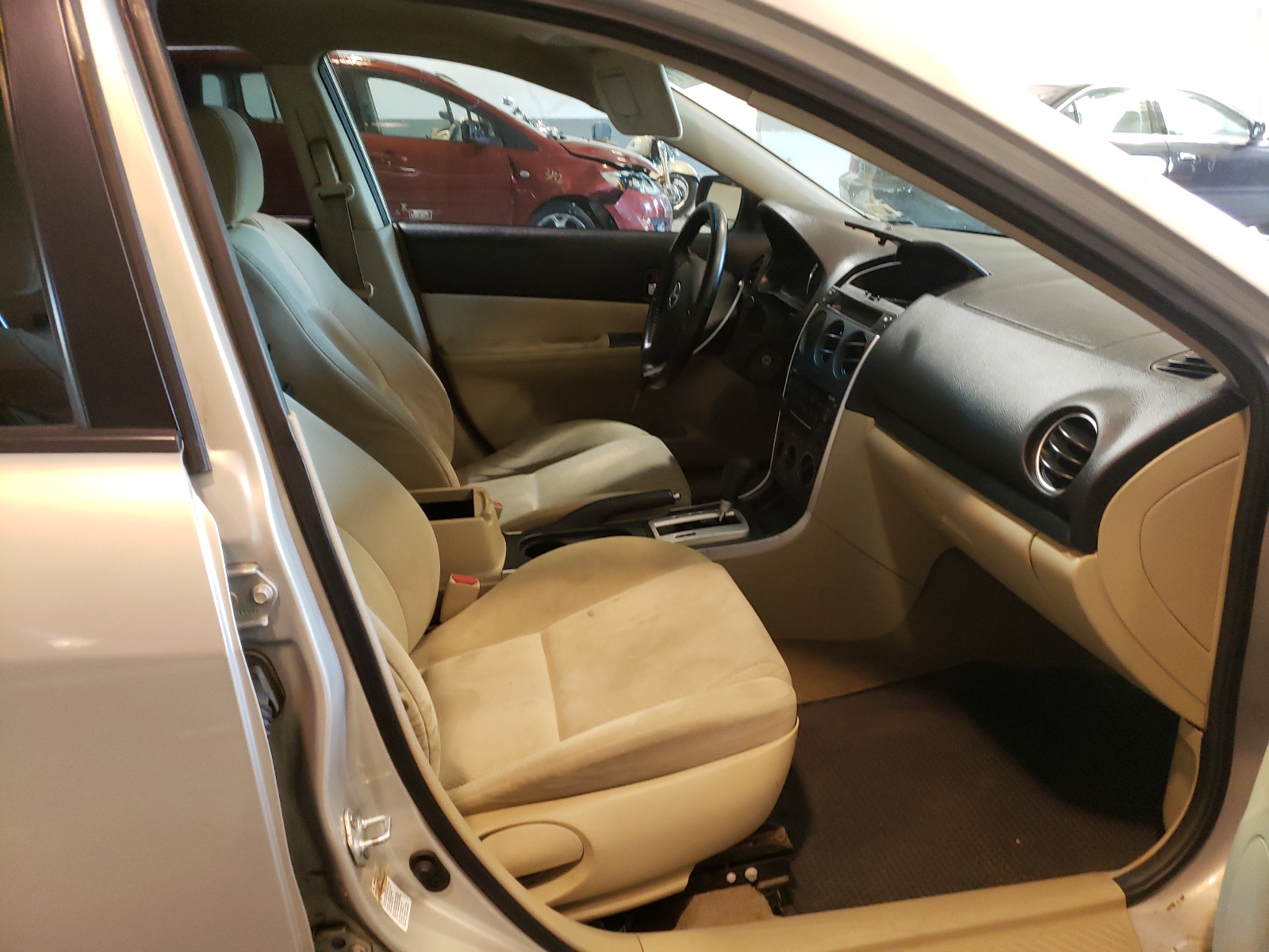 Zdjęcie 5 z aukcji – 2008 MAZDA 6 I z VIN 1YVHP80CX85M02351