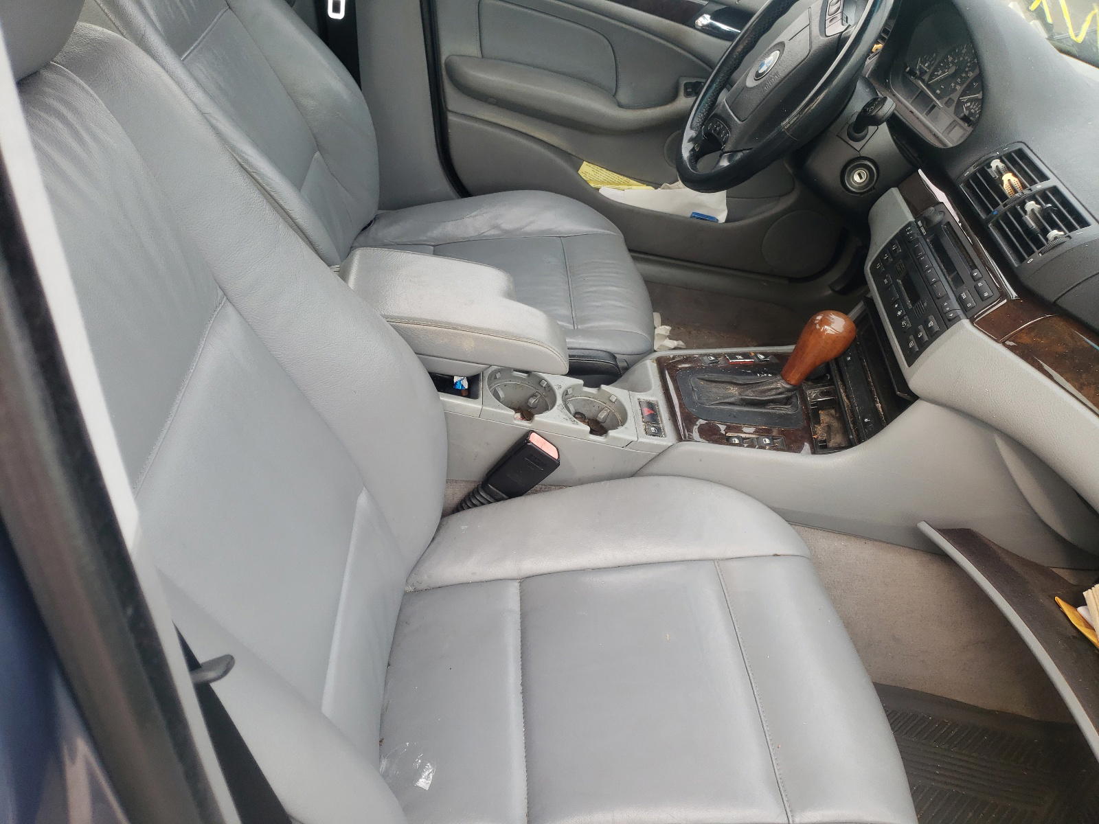 Photo 5 from auction – 2000 BMW 325I with VIN WBAAM3340YFP70696
