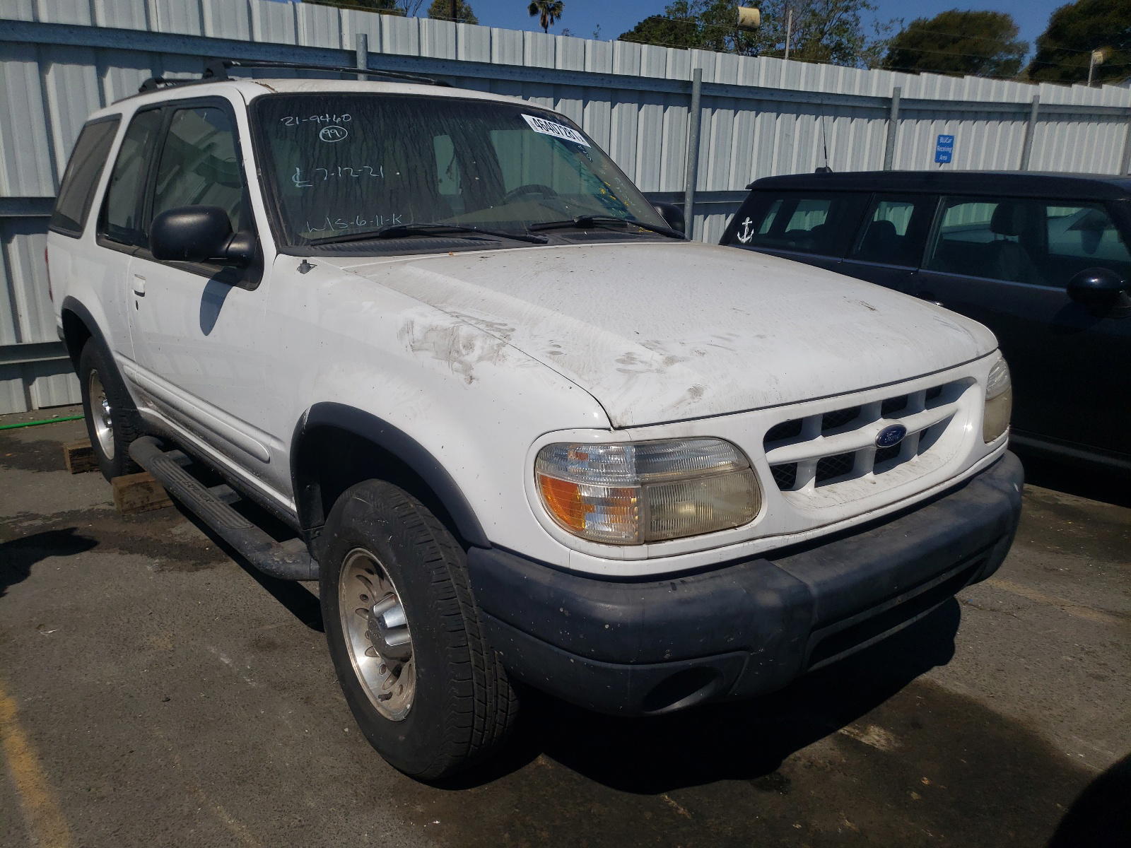 FORD EXPLORER 1999 with VIN 1FMCU22E4XUA34737 - Photo from auction
