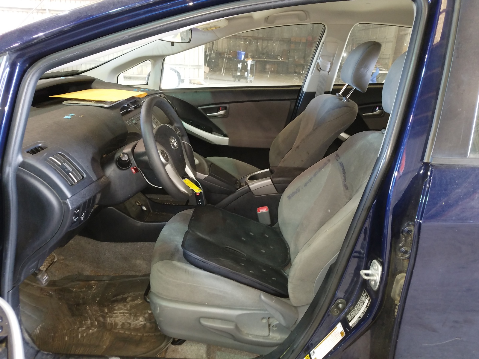 Photo 6 from auction – 2012 TOYOTA PRIUS with VIN JTDKN3DU9C1505297