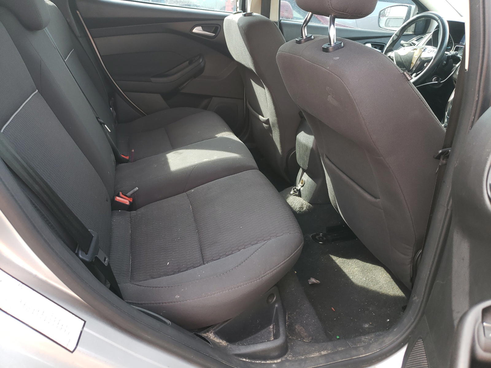 Photo 6 from auction – 2012 FORD FOCUS SEL with VIN 1FAHP3M20CL358249
