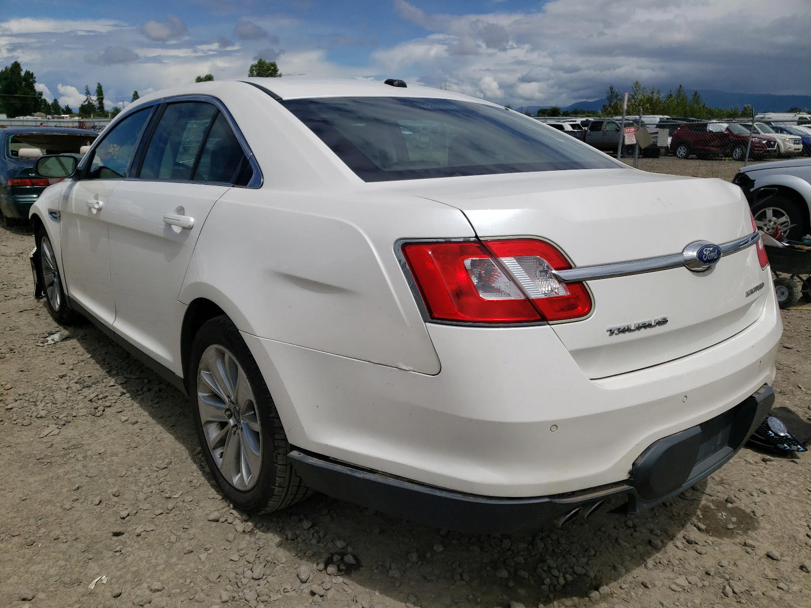 Photo 3 from auction – 2010 FORD TAURUS LIM with VIN 1FAHP2FW8AG139796