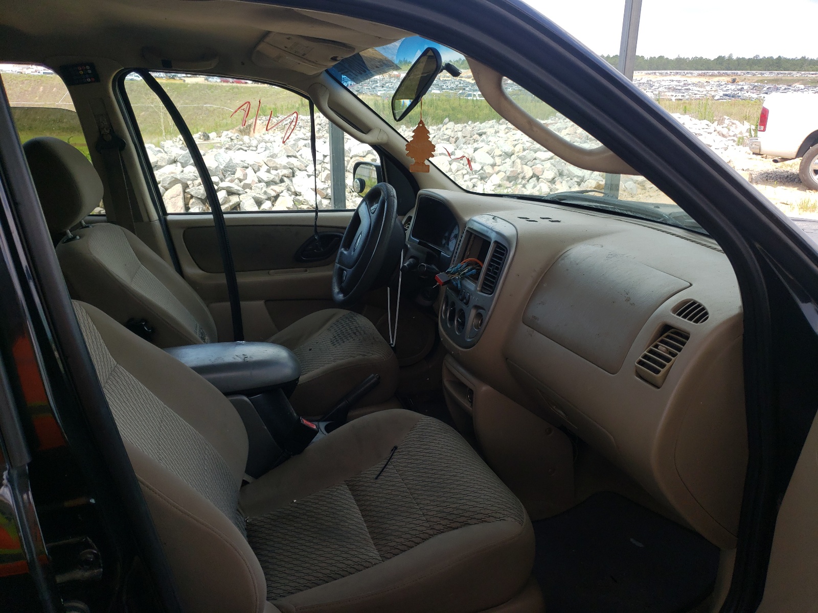 Photo 5 from auction – 2003 FORD ESCAPE XLT with VIN 1FMYU03133KA40556