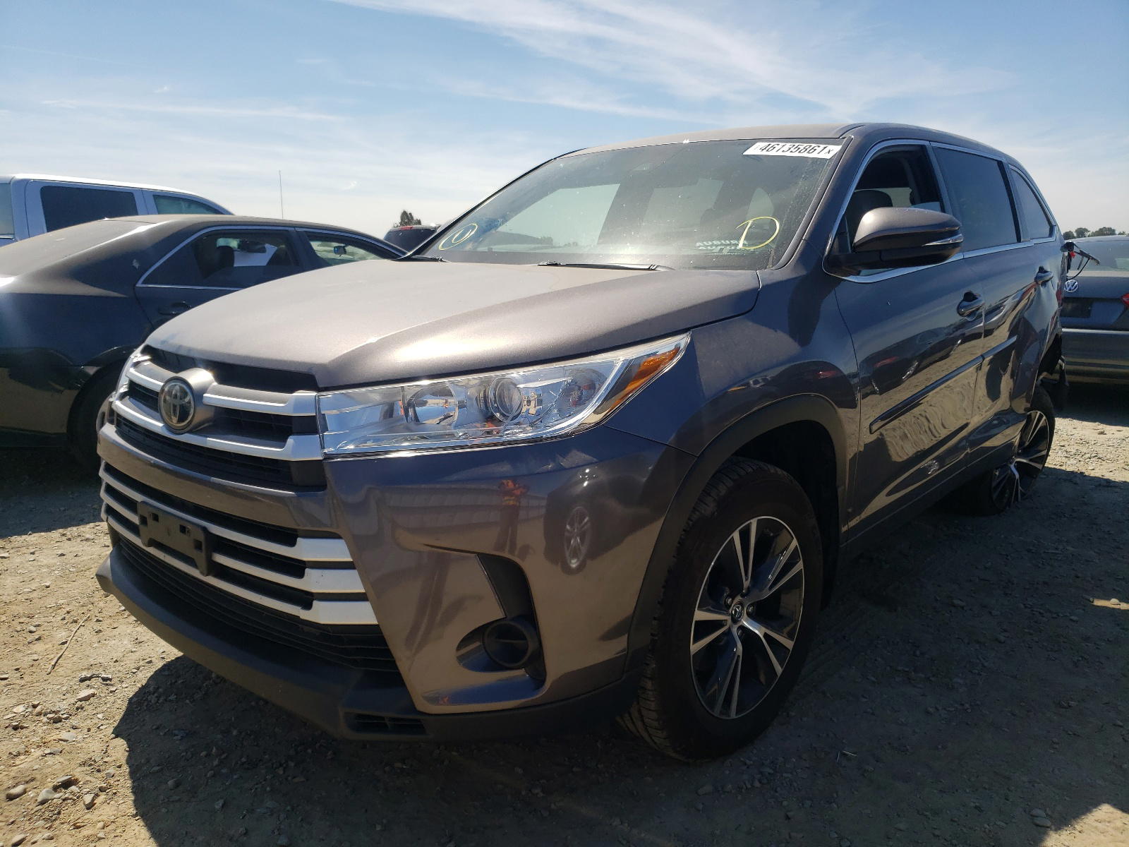 Photo 2 from auction – 2017 TOYOTA HIGHLANDER with VIN 5TDBZRFH9HS445300