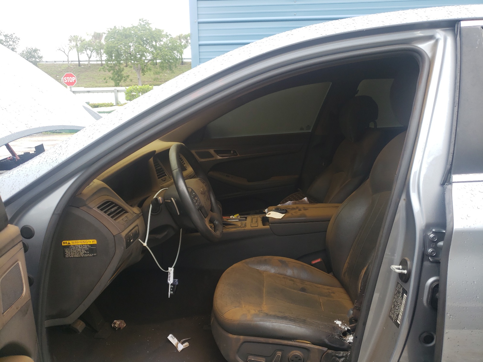 Photo 5 from auction – 2016 HYUNDAI GENESIS 3. with VIN KMHGN4JE2GU135402