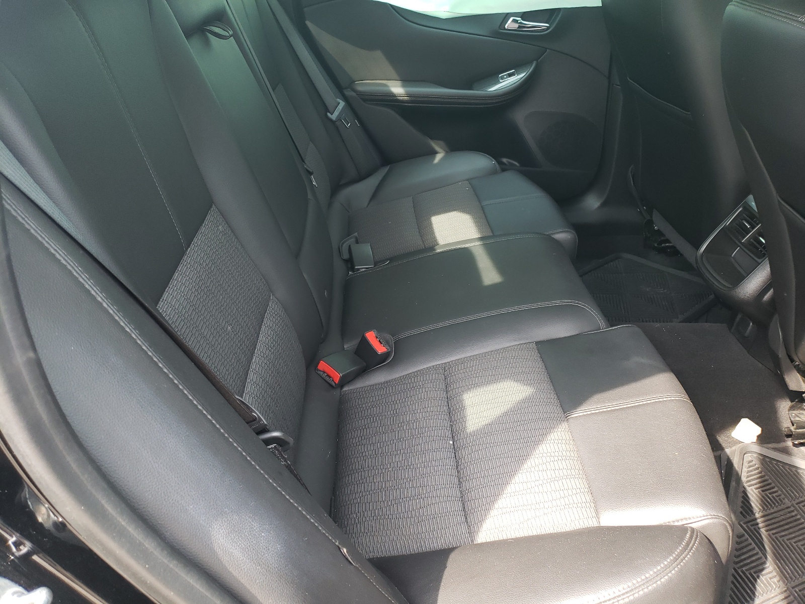 Photo 6 from auction – 2017 CHEVROLET IMPALA LT with VIN 2G1105S34H9160546