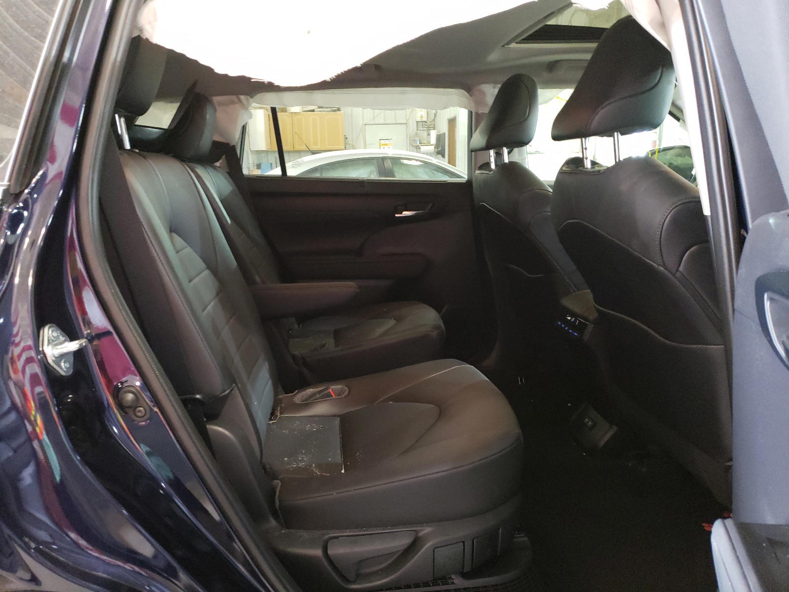 Photo 6 from auction – 2021 TOYOTA HIGHLANDER with VIN 5TDGBRCHXMS026185