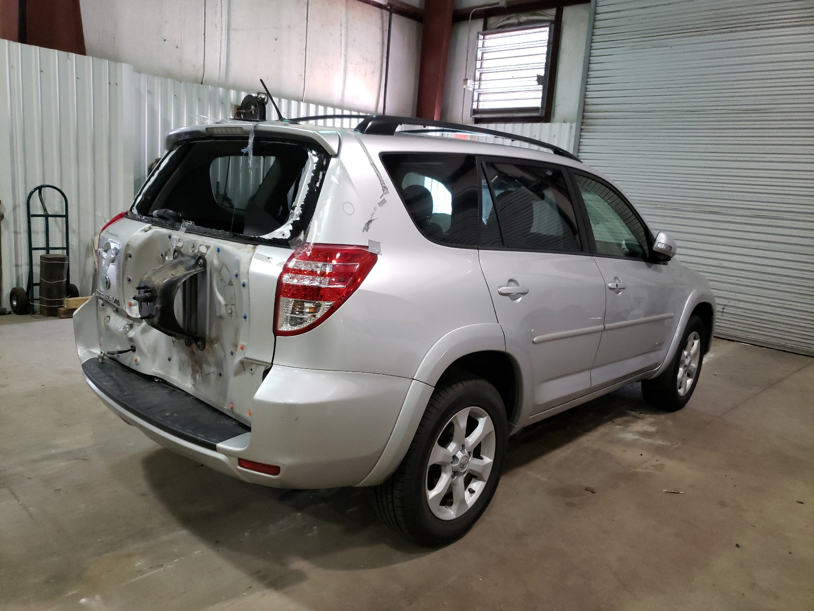 Photo 4 from auction – 2010 TOYOTA RAV4 LIMIT with VIN JTMYF4DV7A5016506
