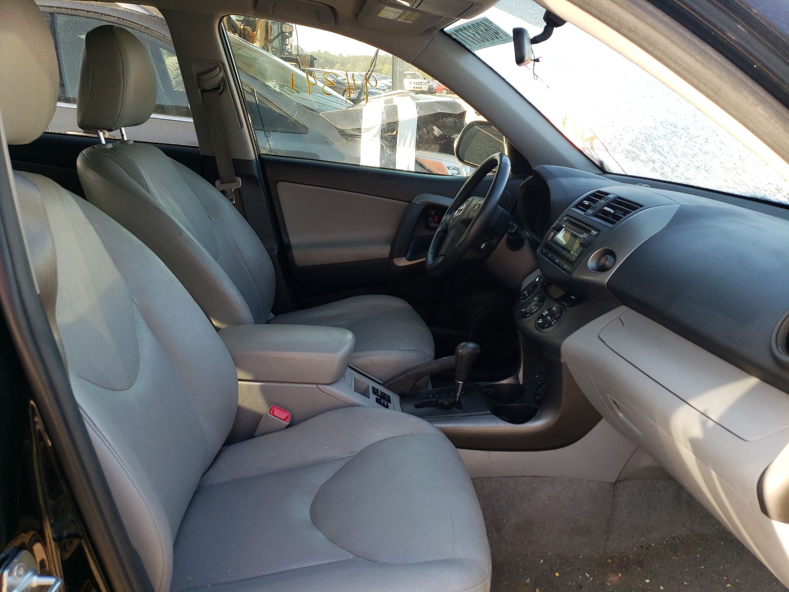 Photo 19 from auction – 2012 TOYOTA RAV4 LIMIT with VIN JTMYF4DVXC5047378