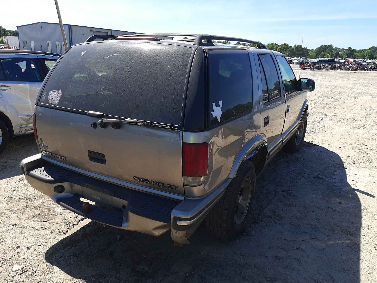 Photo 4 from auction – 1999 CHEVROLET BLAZER with VIN 1GNCS13W0X2234674