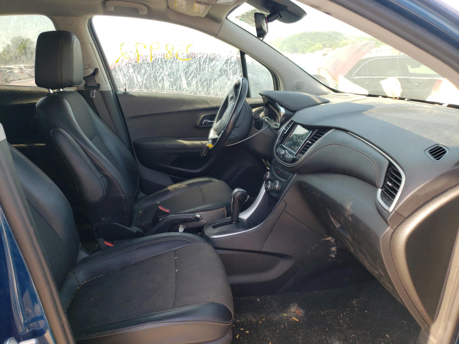 Photo 5 from auction – 2019 CHEVROLET TRAX 1LT with VIN 3GNCJLSB4KL309705