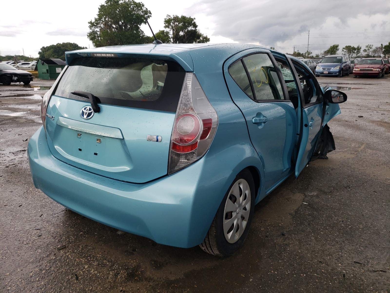 Photo 4 from auction – 2013 TOYOTA PRIUS C with VIN JTDKDTB33D1038005