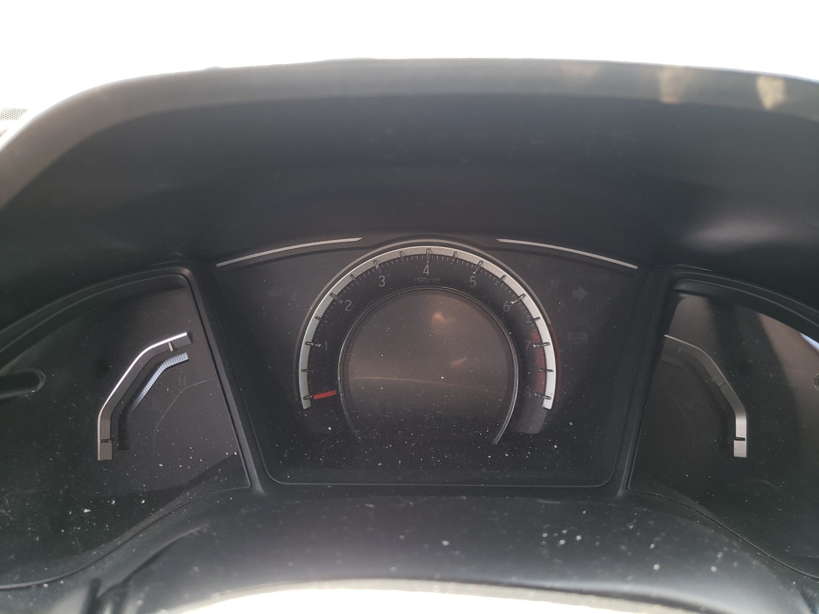Photo 8 from auction – 2017 HONDA CIVIC LX with VIN 19XFC2F54HE011277