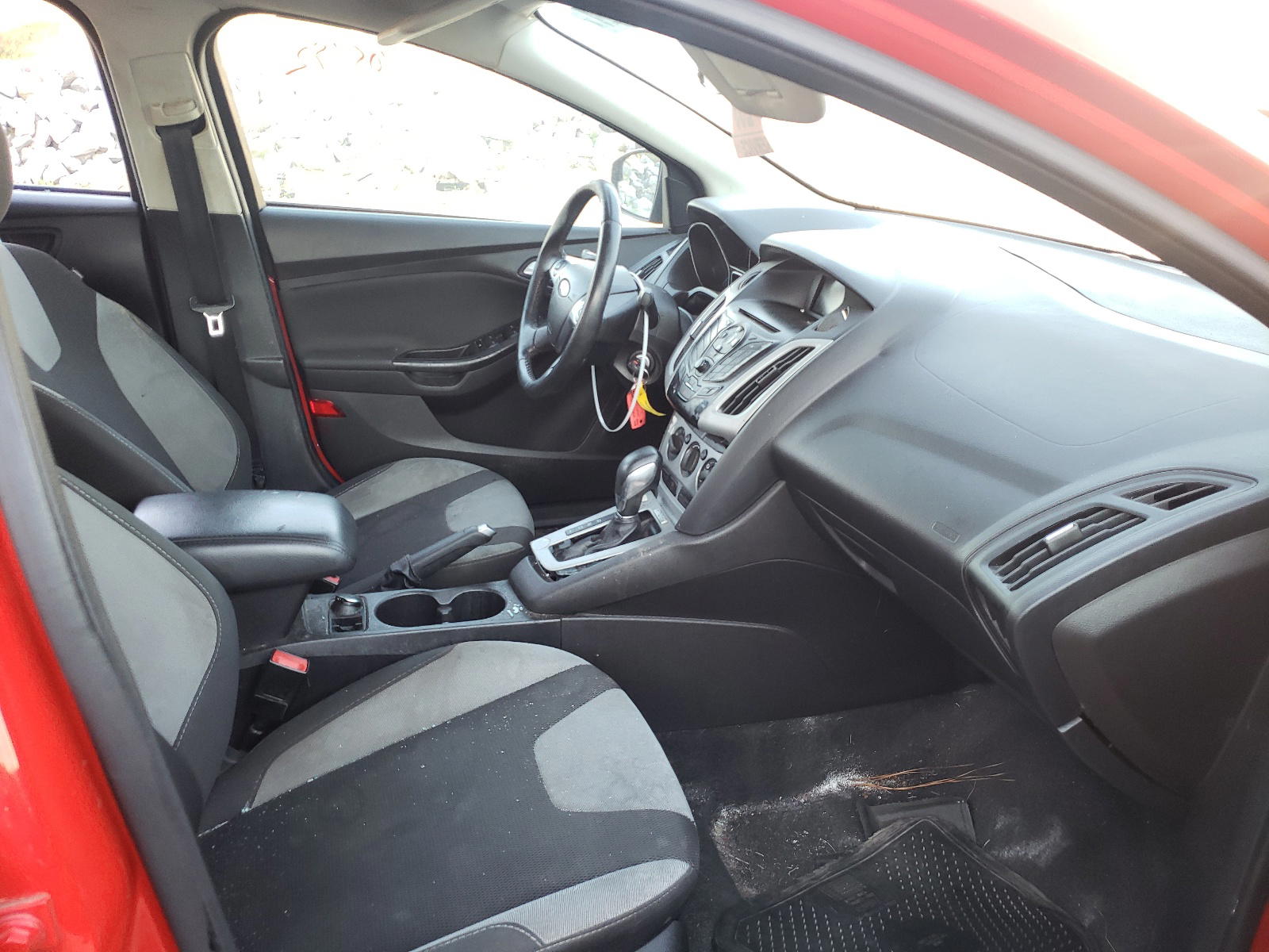 Photo 5 from auction – 2014 FORD FOCUS SE with VIN 1FADP3F21EL126502