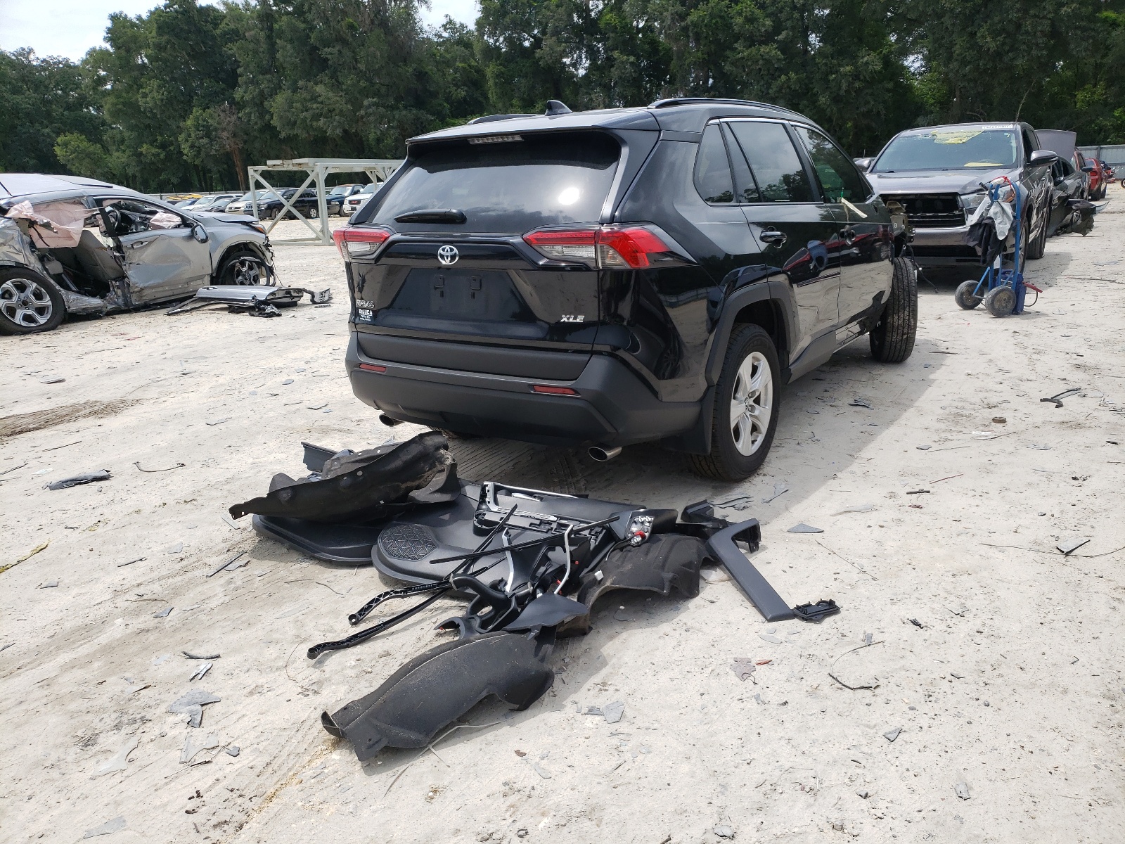 Photo 4 from auction – 2021 TOYOTA RAV4 XLE with VIN 2T3W1RFV7MC095660