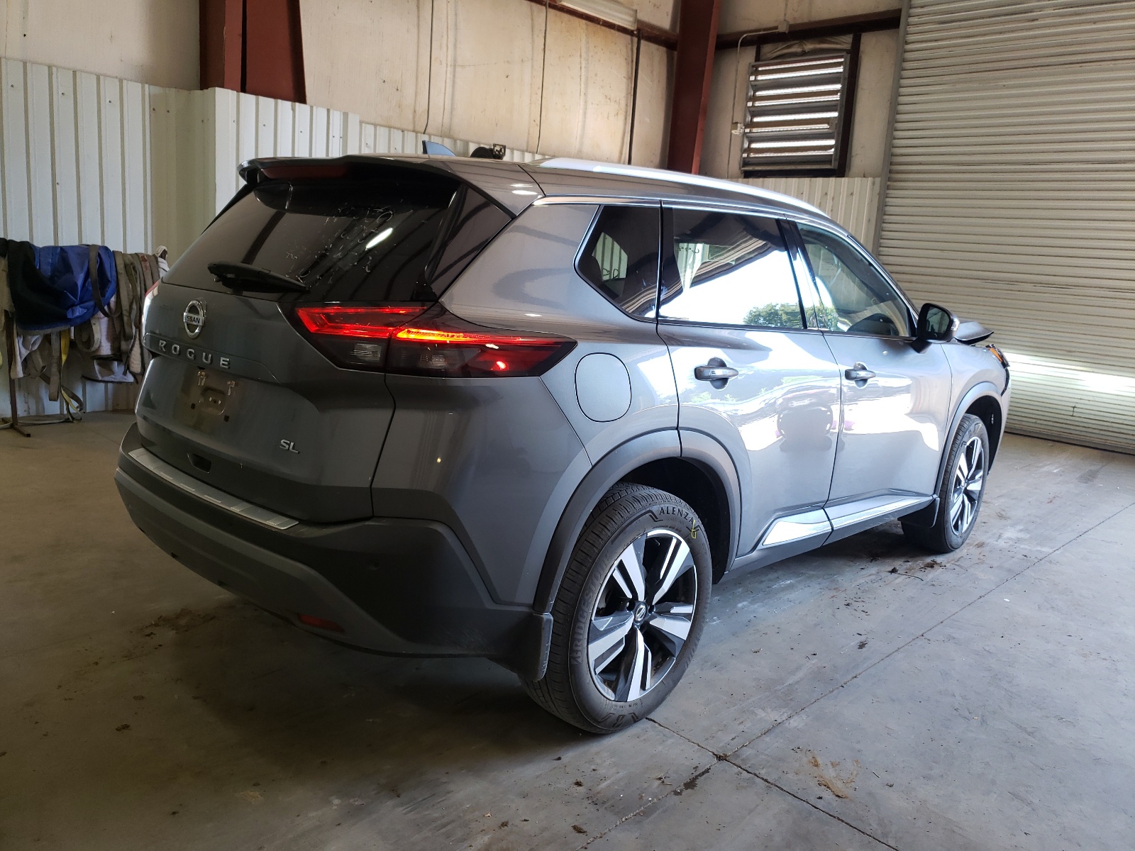 Photo 4 from auction – 2021 NISSAN ROGUE SL with VIN 5N1AT3CA7MC699659