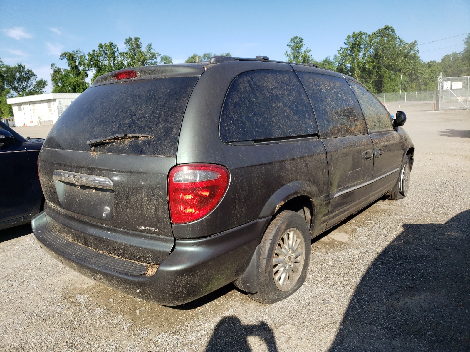 Photo 4 from auction – 2003 CHRYSLER TOWN AND C with VIN 2C8GP64L93R266546