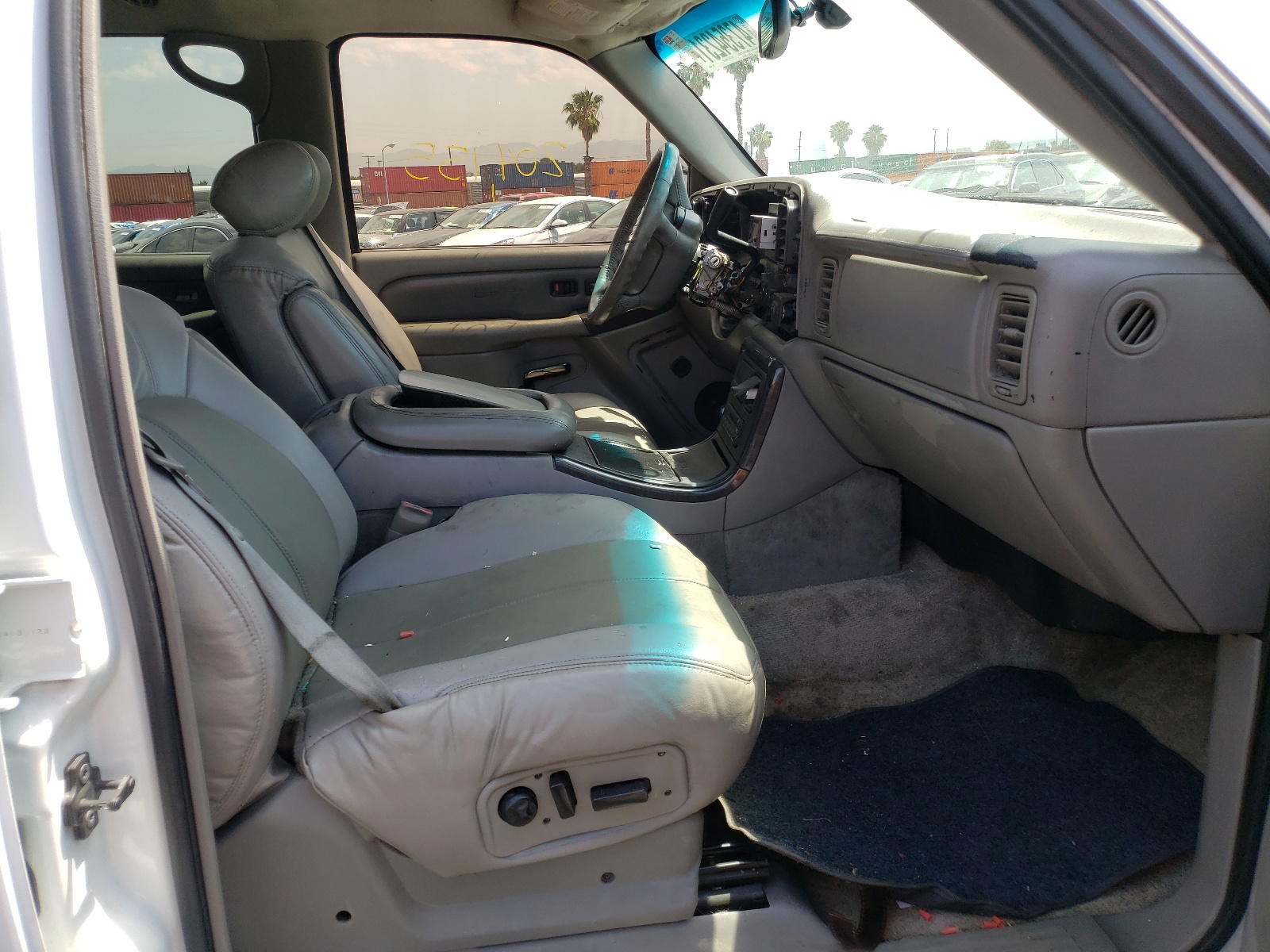 Photo 5 from auction – 2001 GMC DENALI with VIN 1GKEK63U71J240860