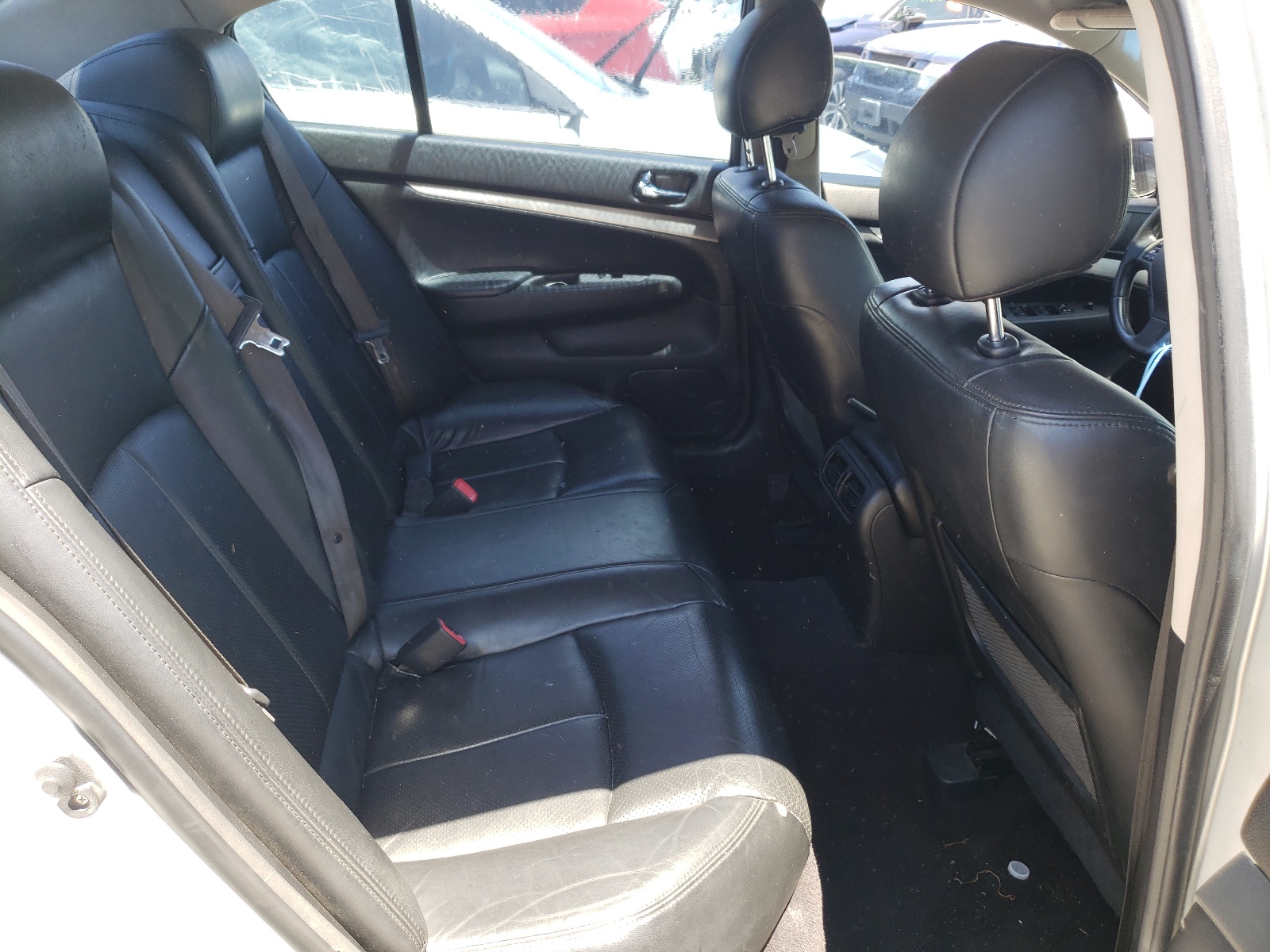 Photo 6 from auction – 2010 INFINITI G37 BASE with VIN JN1CV6AP1AM400479