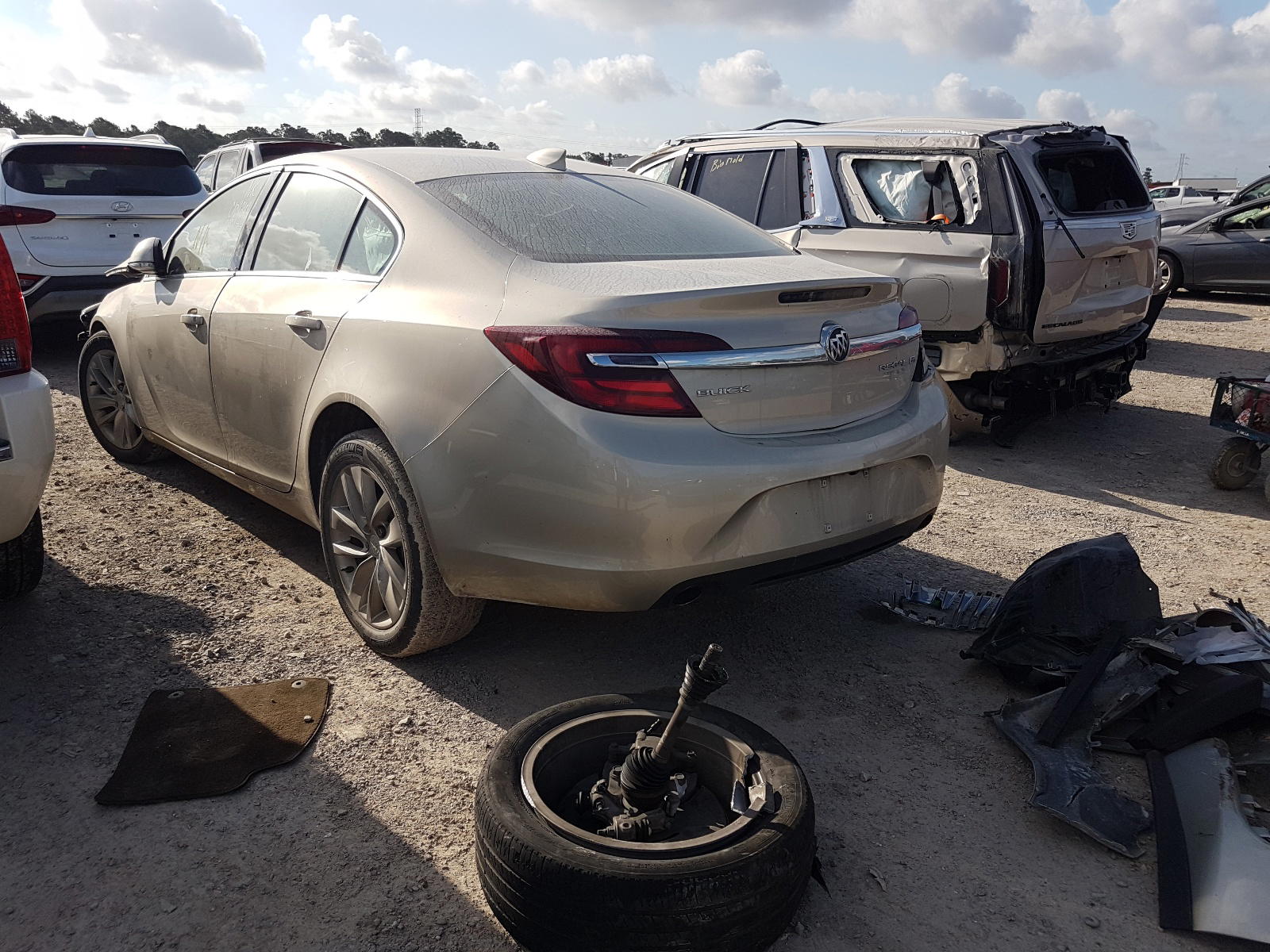 Photo 3 from auction – 2016 BUICK REGAL with VIN 2G4GK5EX1G9201607