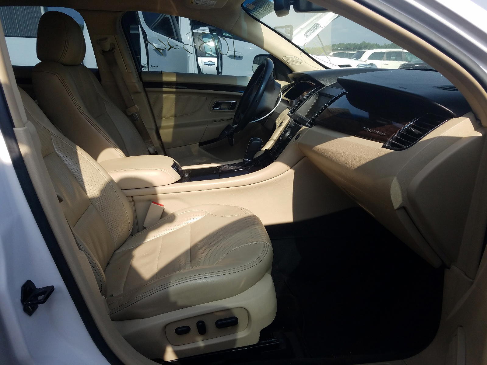 Photo 5 from auction – 2013 FORD TAURUS LIM with VIN 1FAHP2F85DG128034