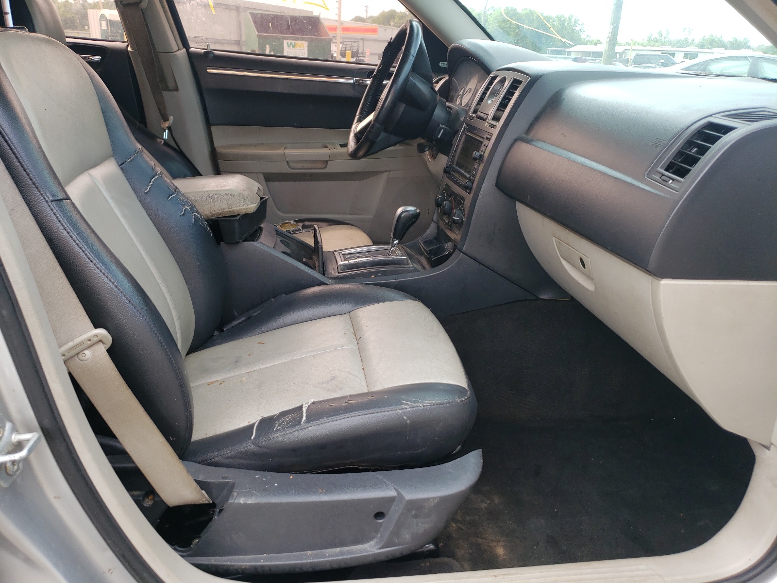 Photo 5 from auction – 2007 CHRYSLER 300 TOURIN with VIN 2C3KA53G37H722200