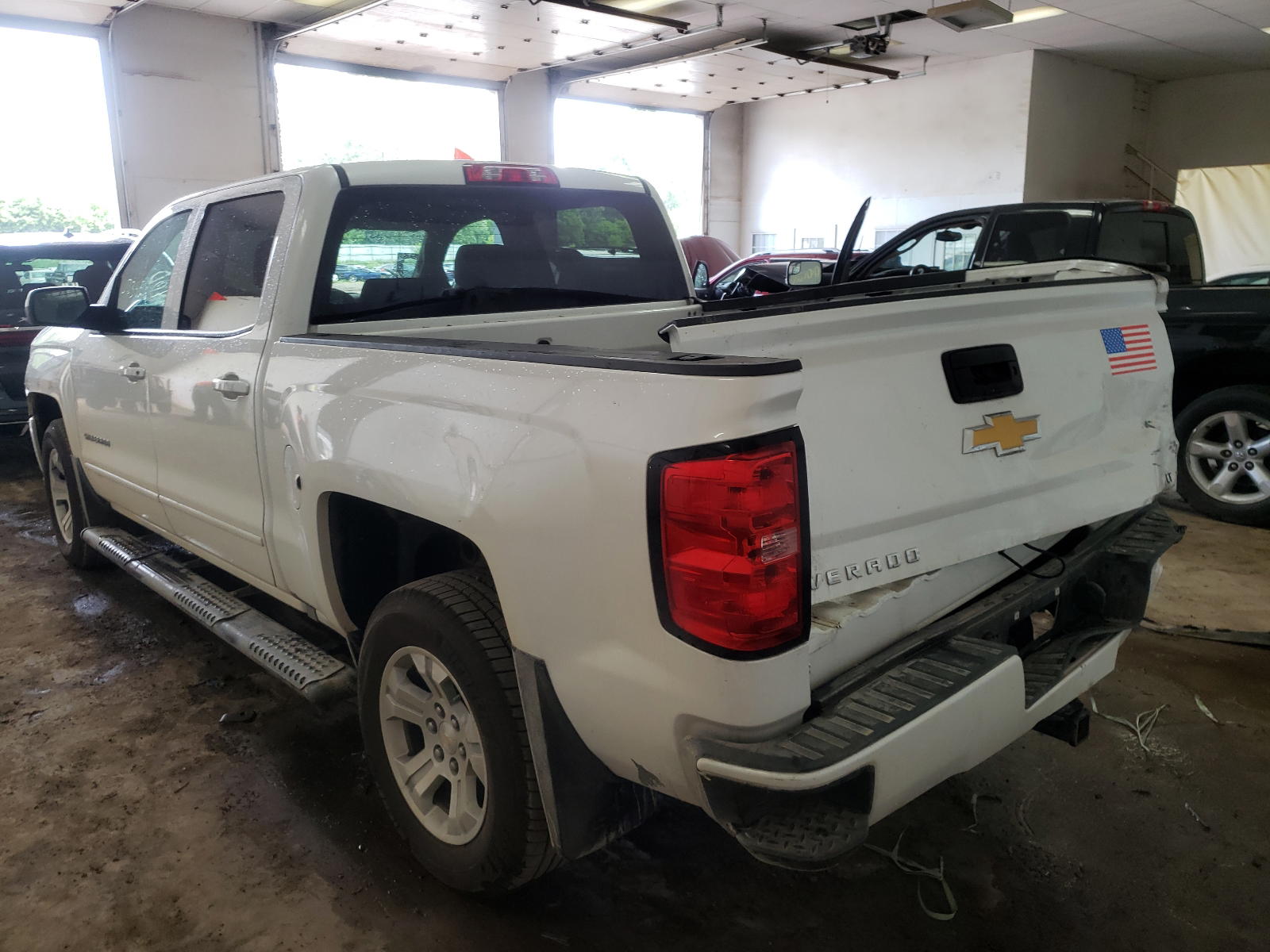 Photo 3 from auction – 2018 CHEVROLET SILVERADO with VIN 3GCUKRECXJG243797