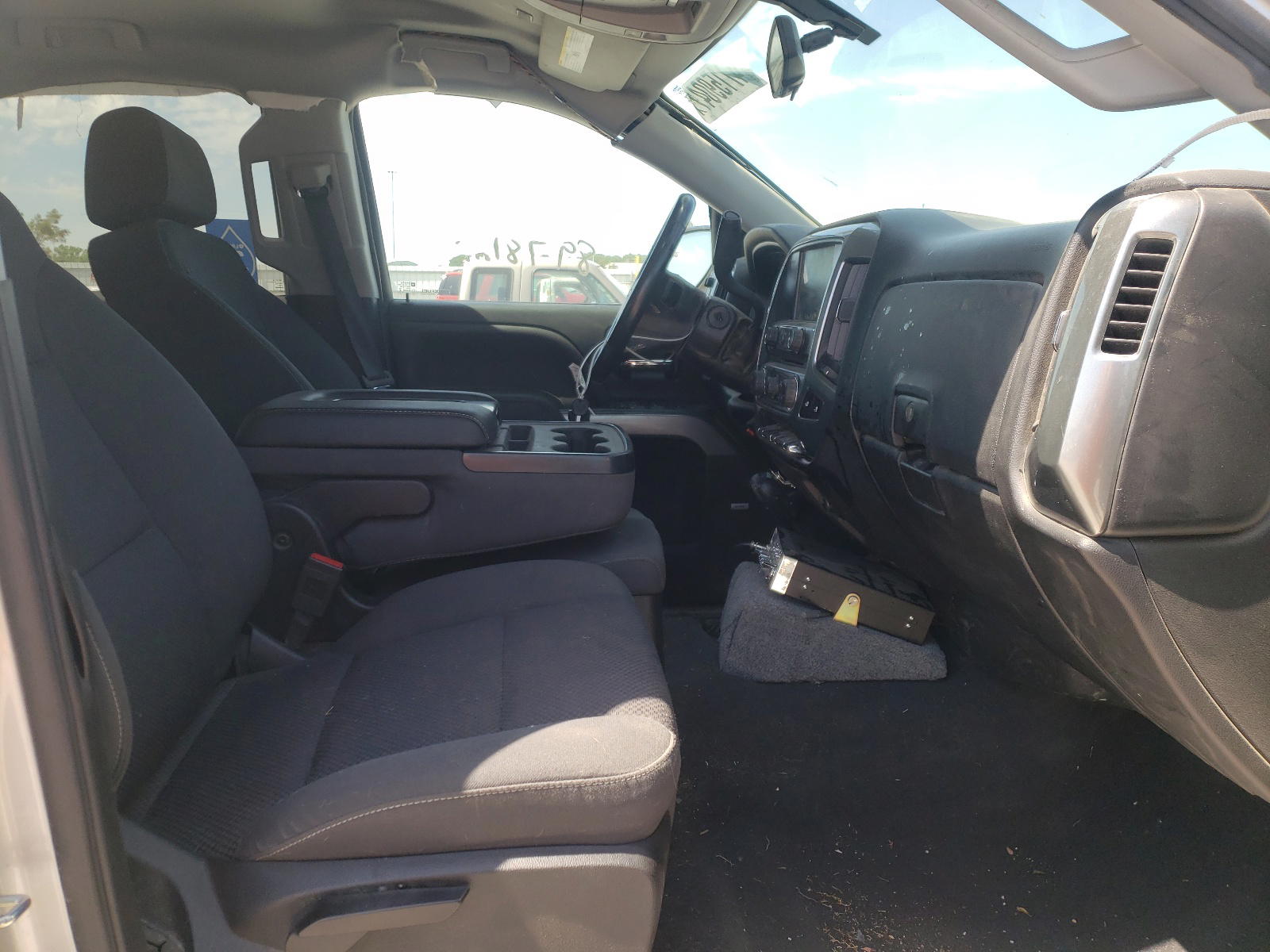 Photo 6 from auction – 2018 CHEVROLET SILVERADO with VIN 3GCUKREC7JG531695